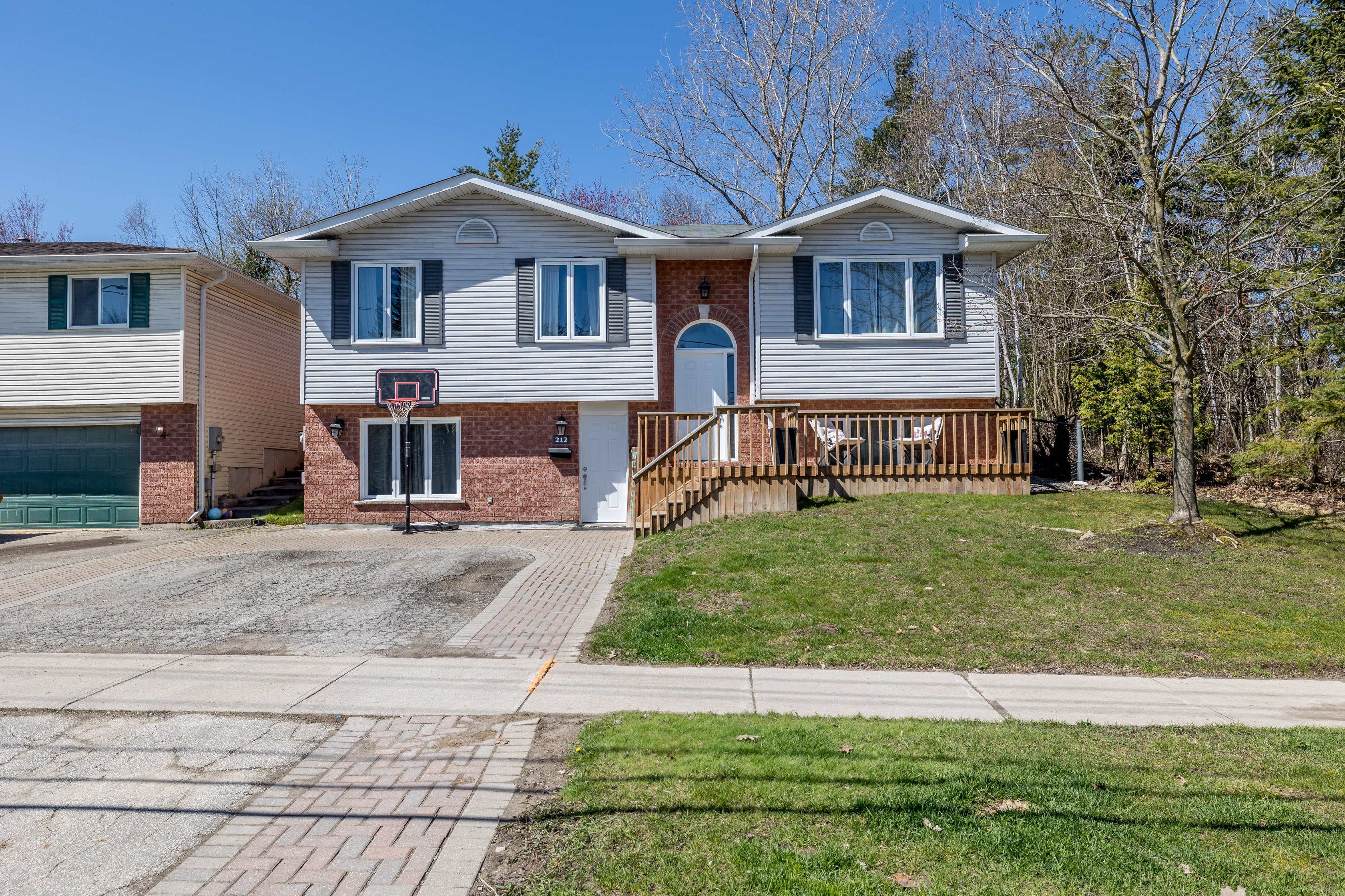 212 Huronia Rd, Barrie