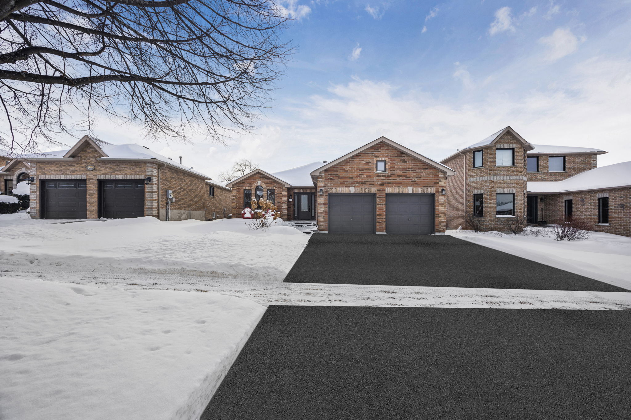 53 Logan Crt, Barrie