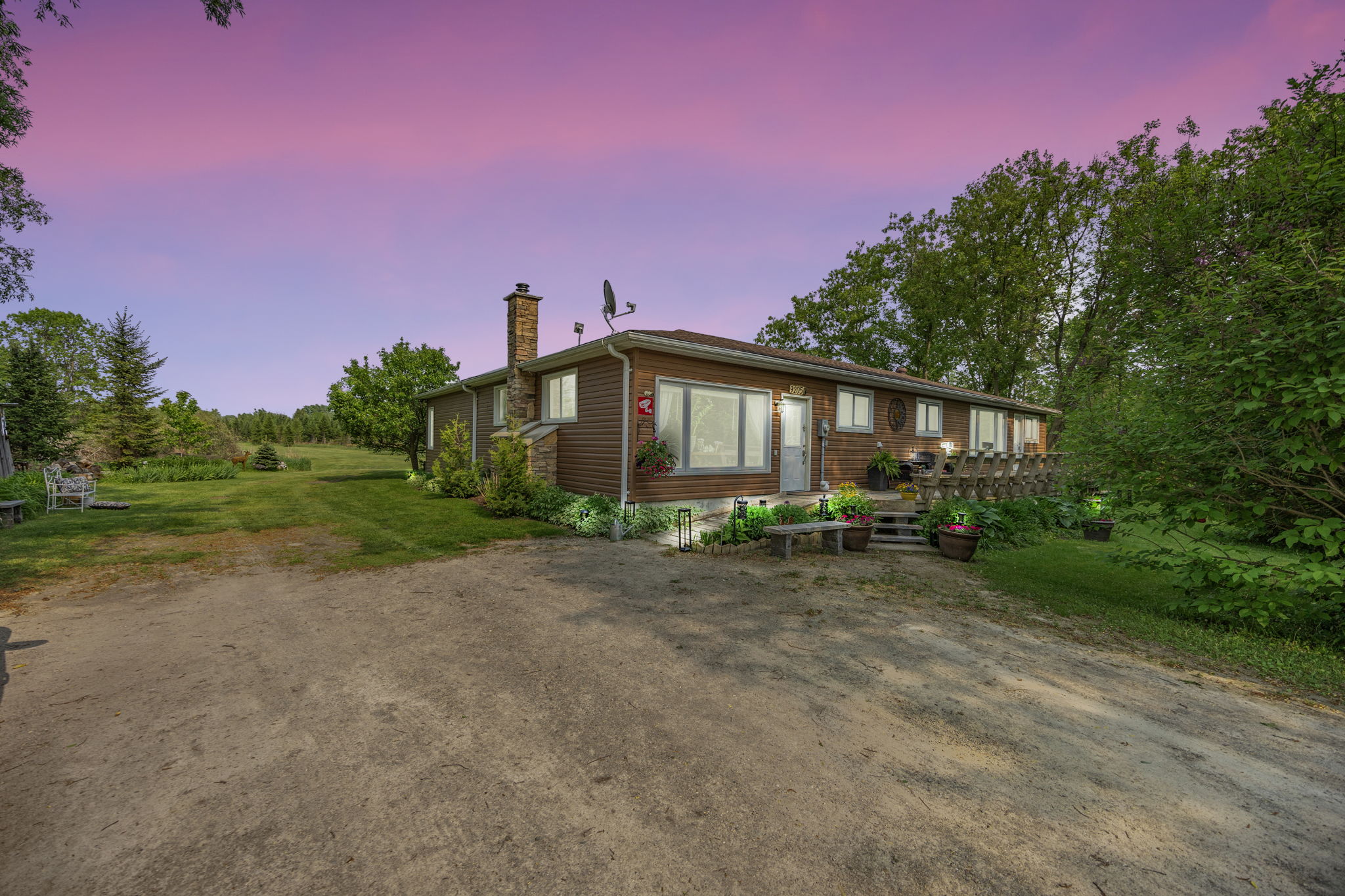 9205 McKinnon Rd, Angus
