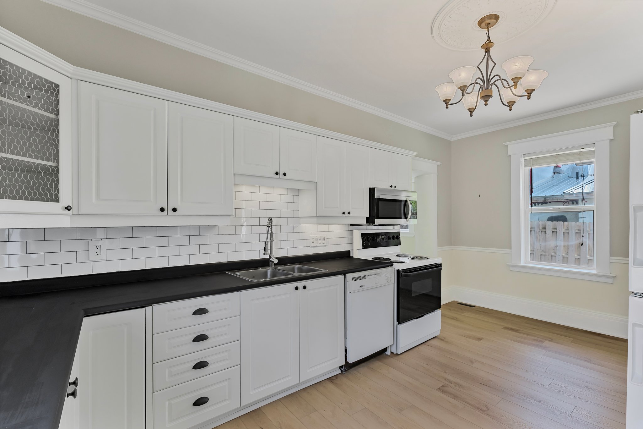 111 Penetang Street (24)