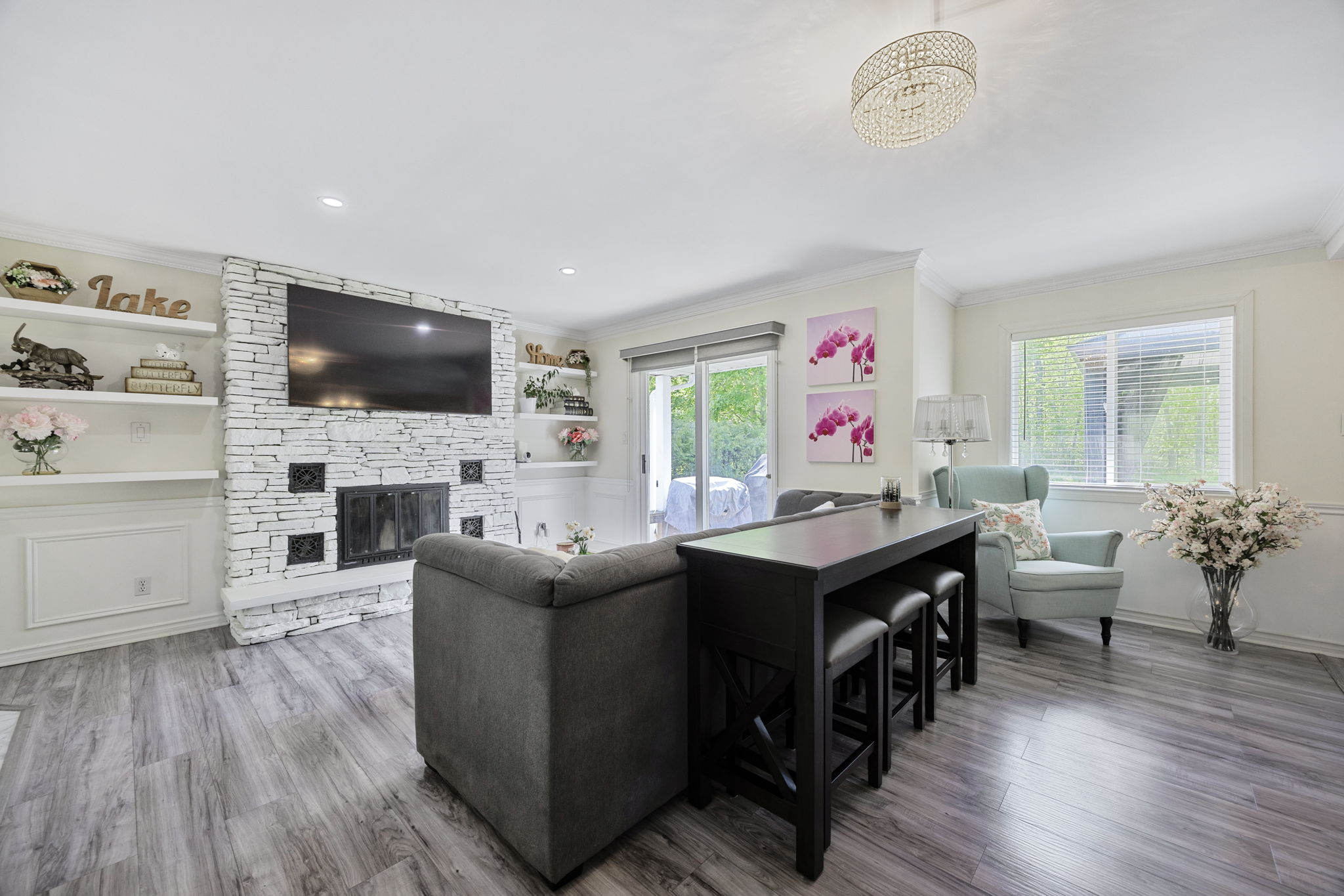 2330 Lakeshore Road E (10)