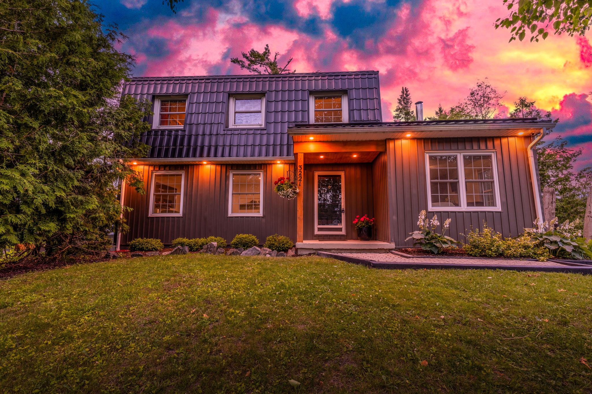 3221 Oak Street TWILIGHTS-101