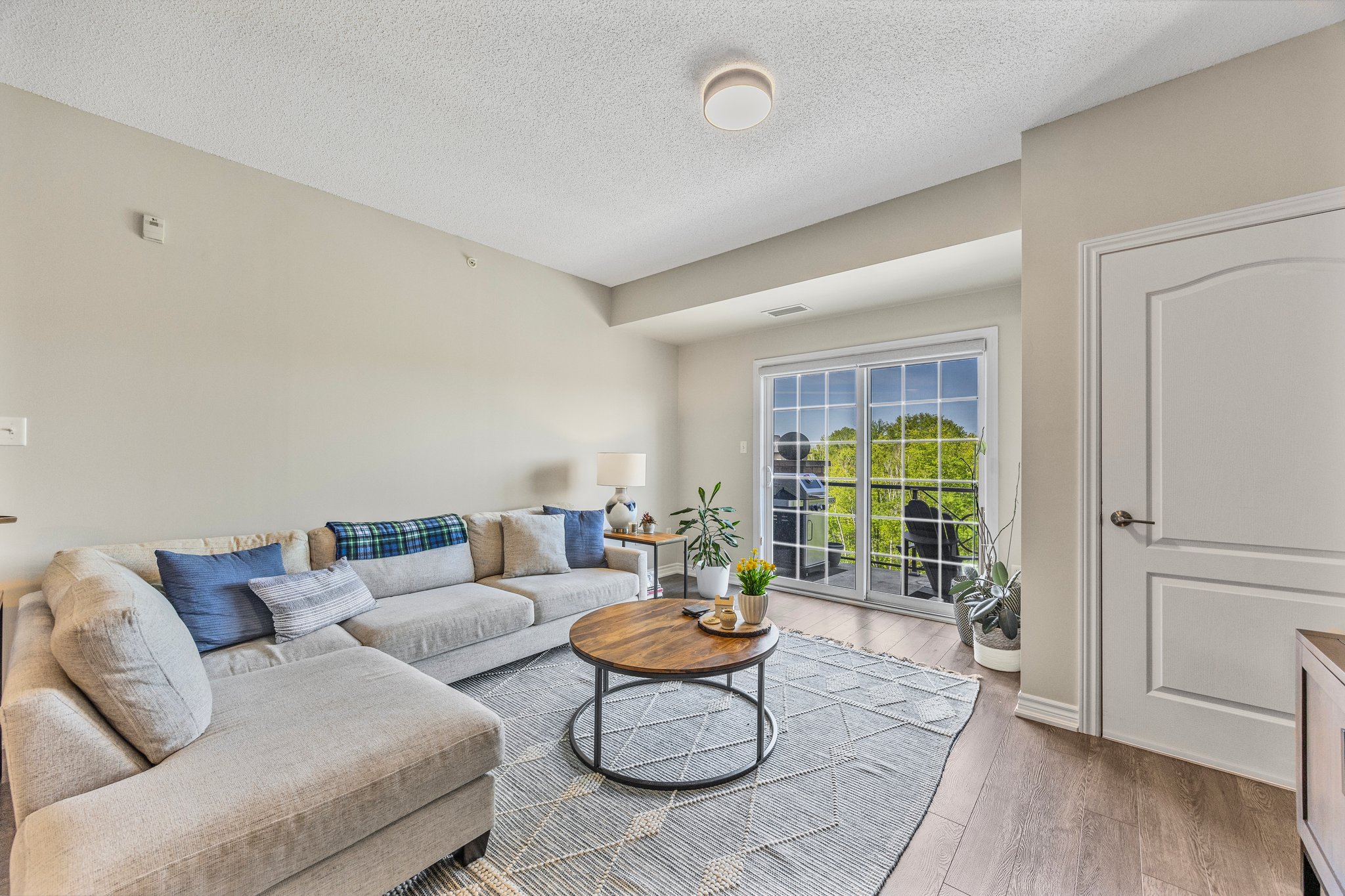 407-40 Ferndale Drive S (18)