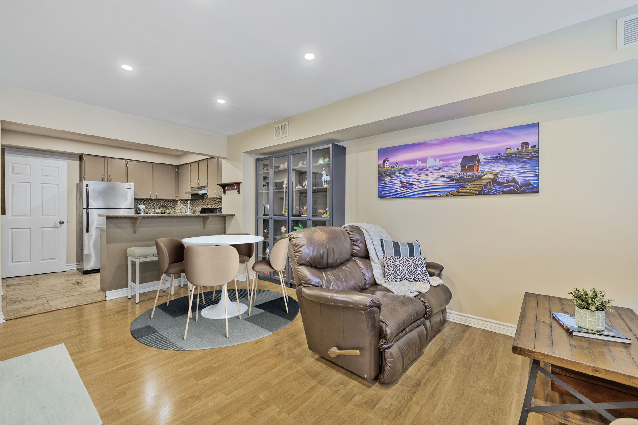 50-115 Main Street S (14) – Virtually Staged