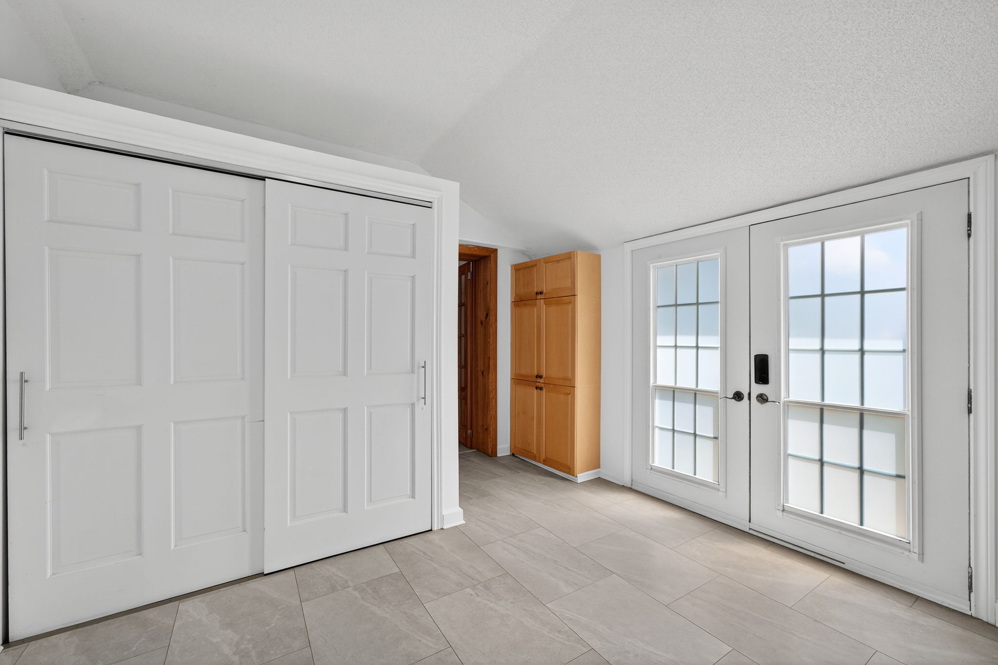 44 Pleasant Avenue S_105