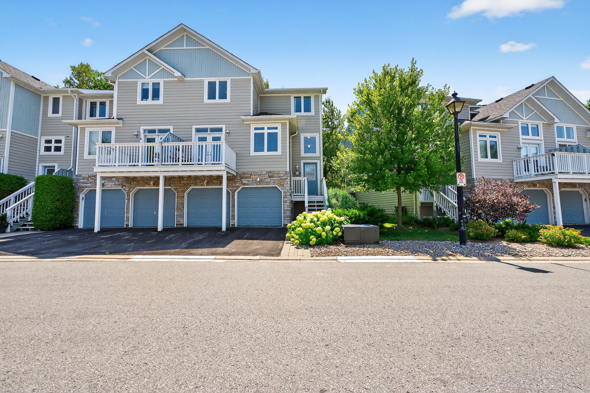 912 Creekfront Way, Newmarket