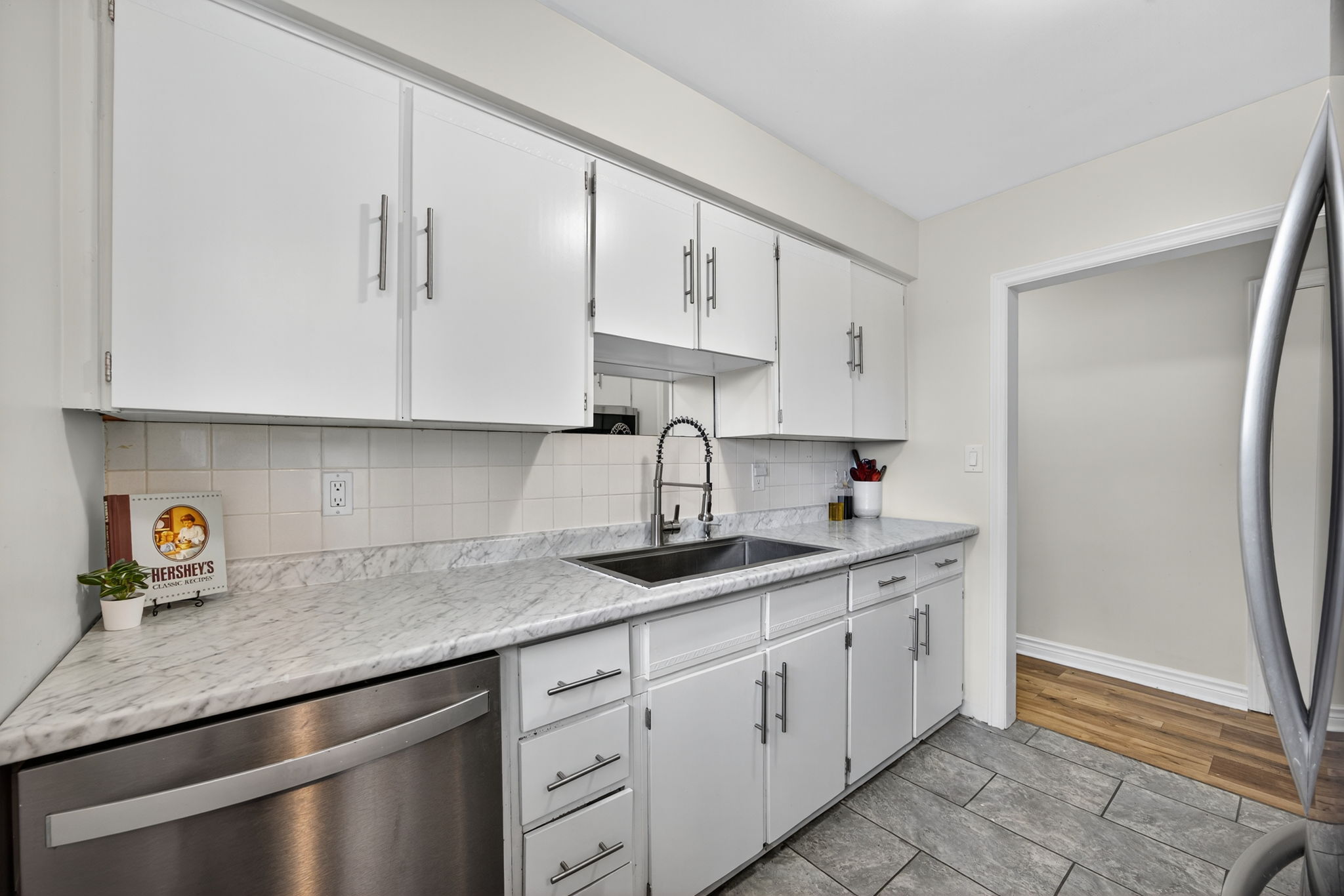 67 Simcoe Street_108