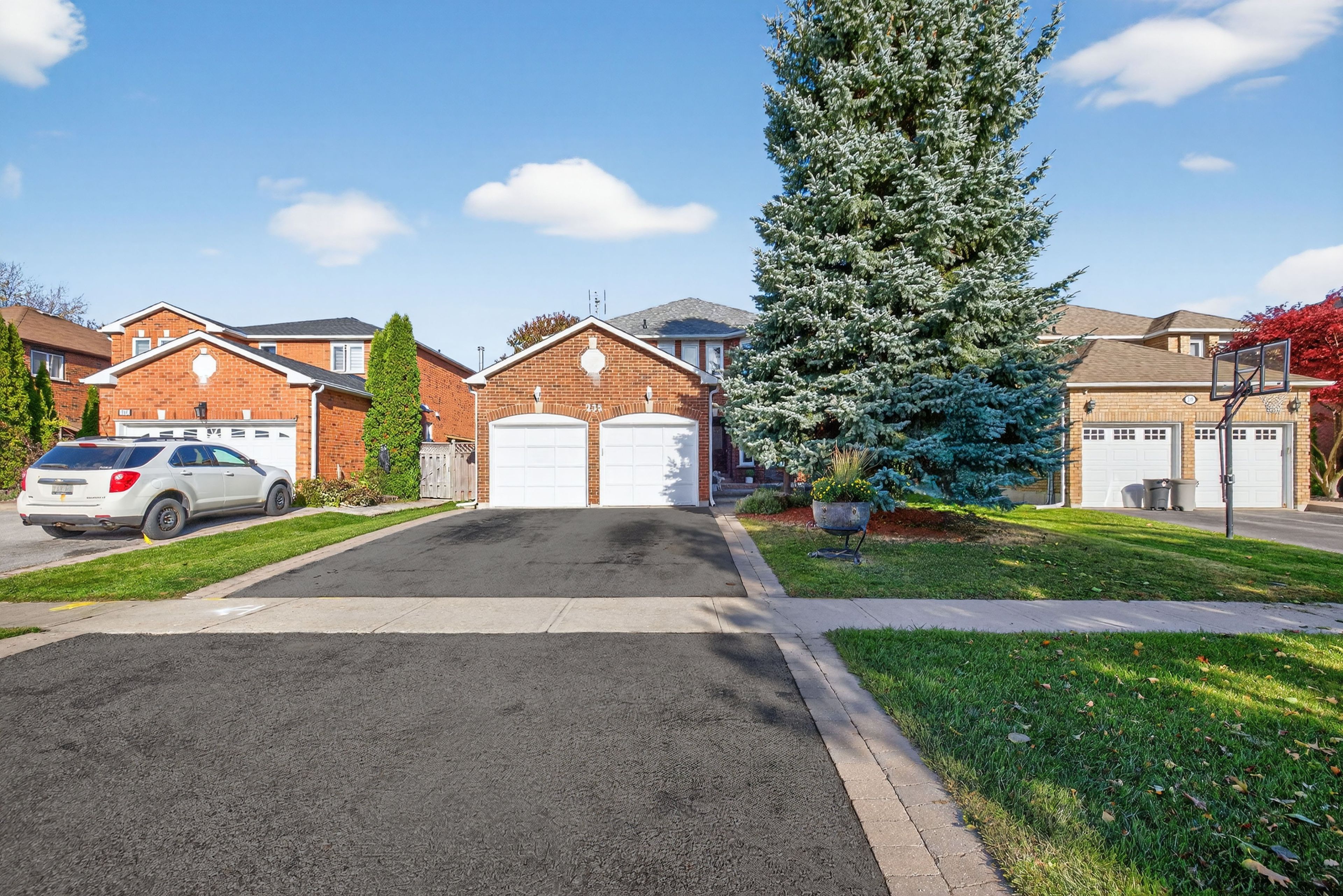 235 Elman Cres, Newmarket