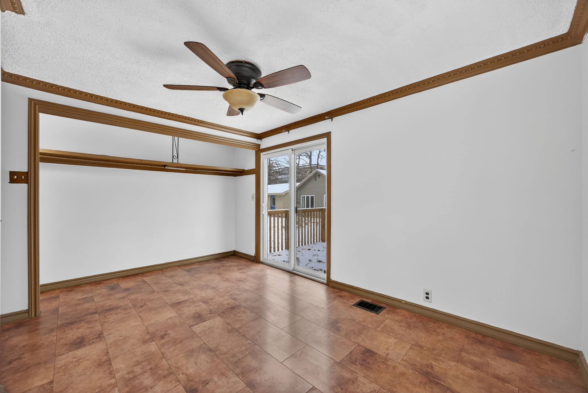 114 Burton Avenue_INT_113