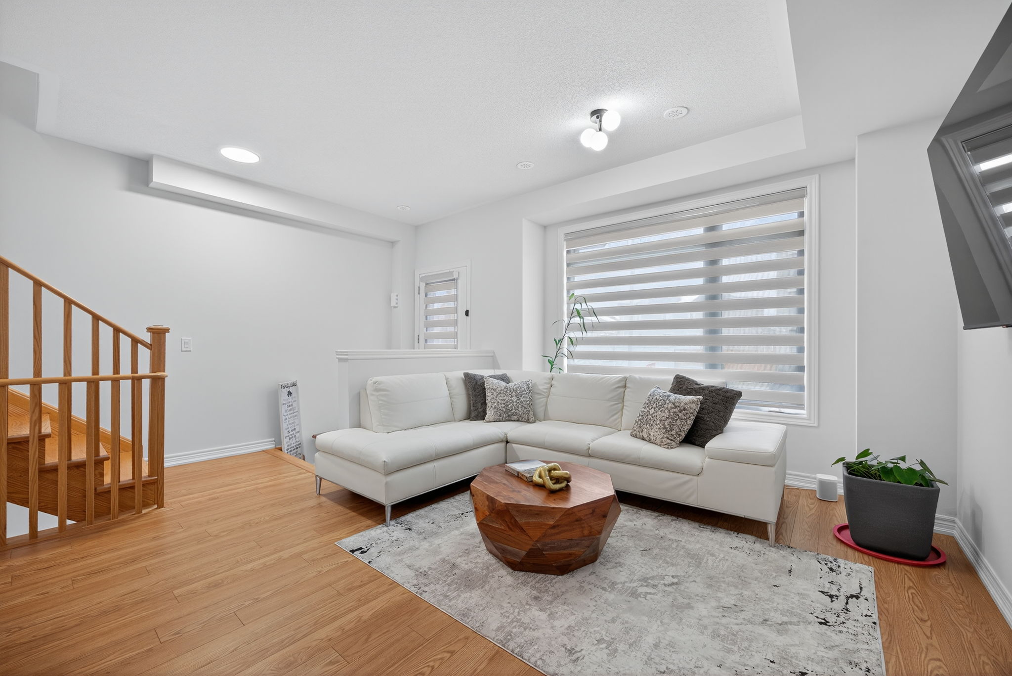 11810 Tenth Line_111