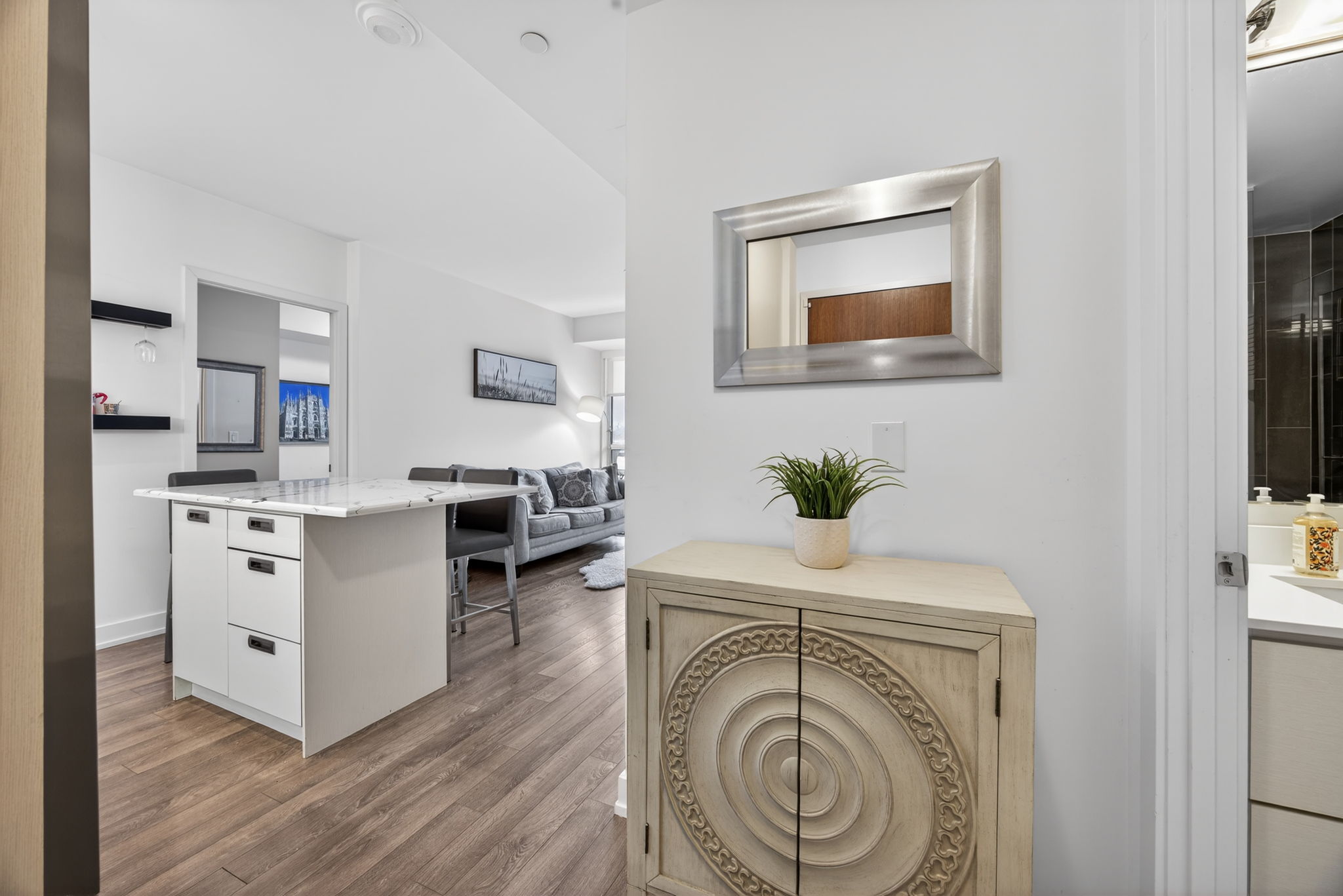 C315-301 Sea Ray Avenue_107