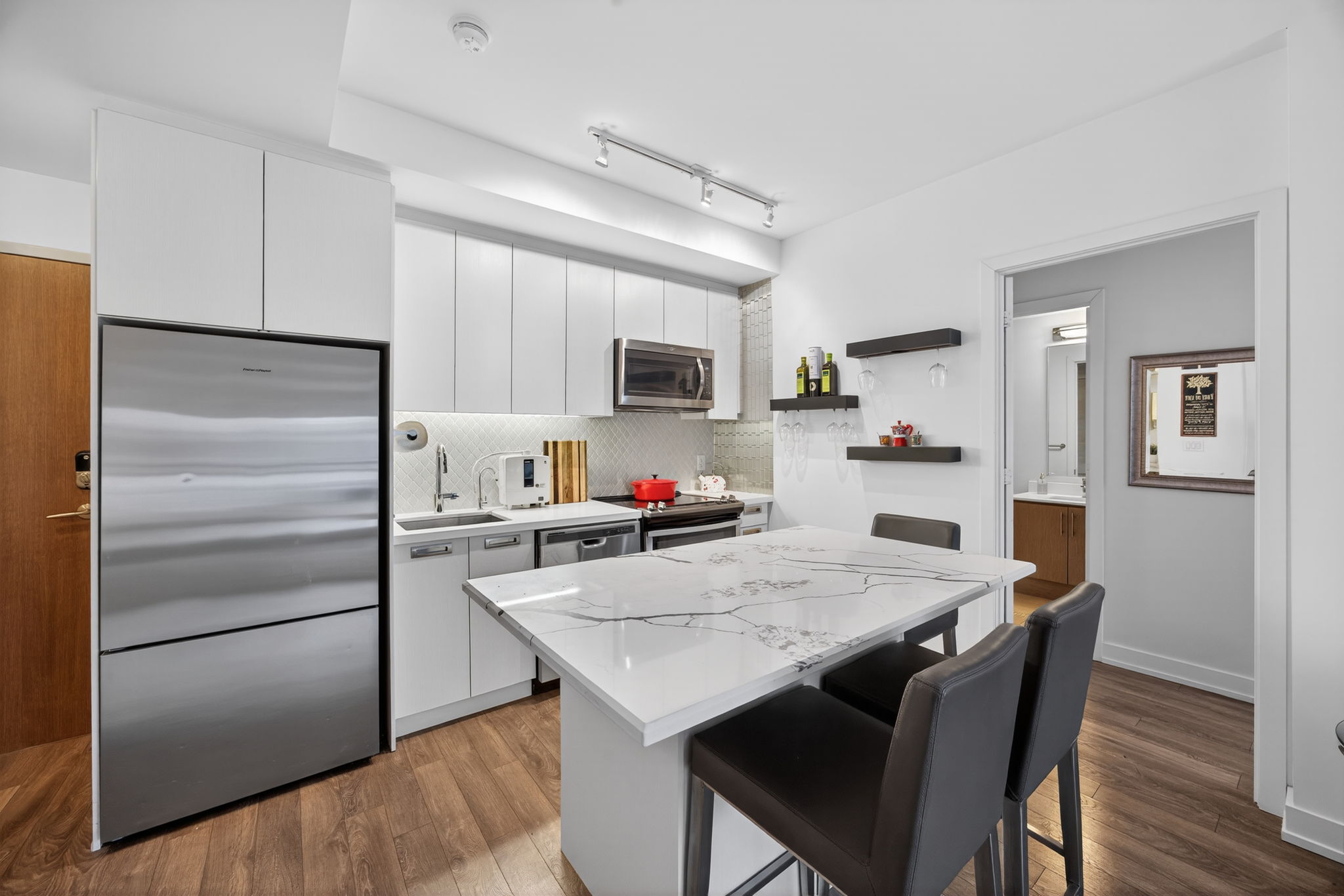 C315-301 Sea Ray Avenue_109