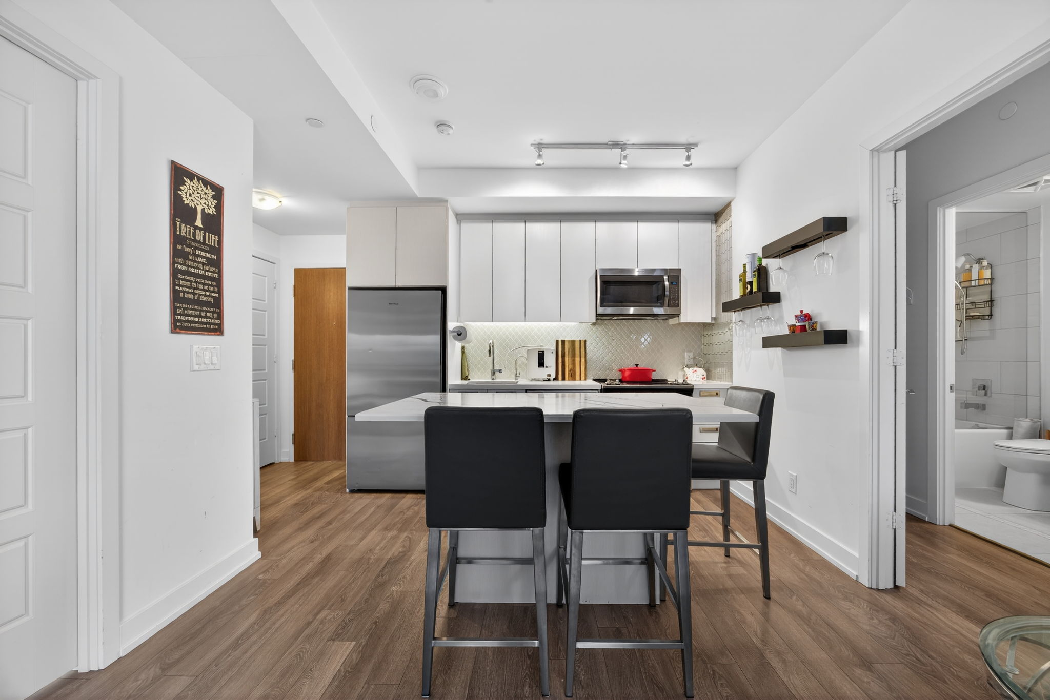 C315-301 Sea Ray Avenue_112