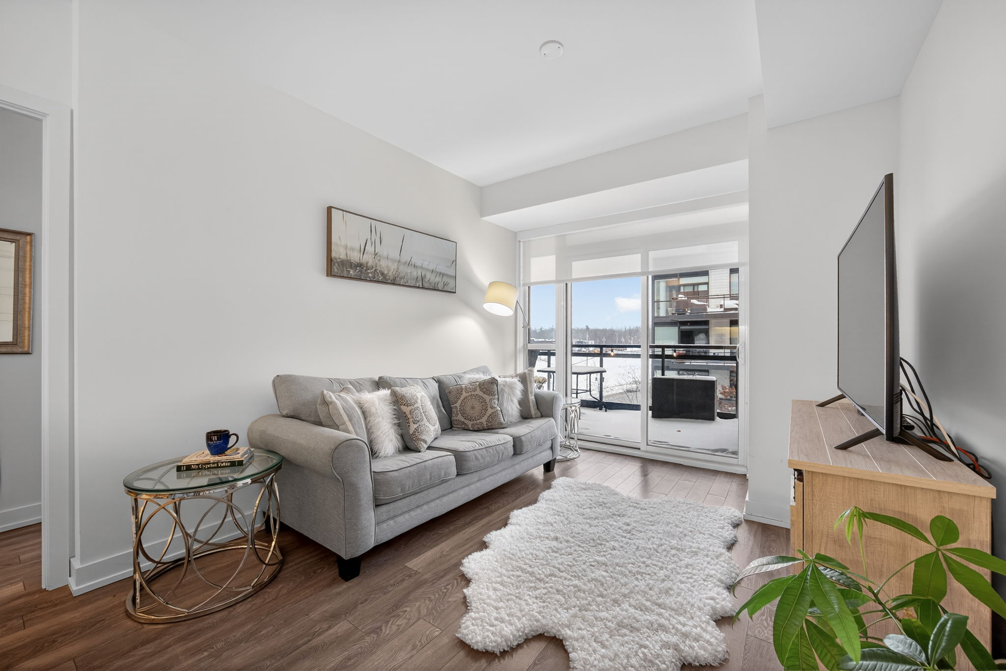 C315-301 Sea Ray Avenue_113