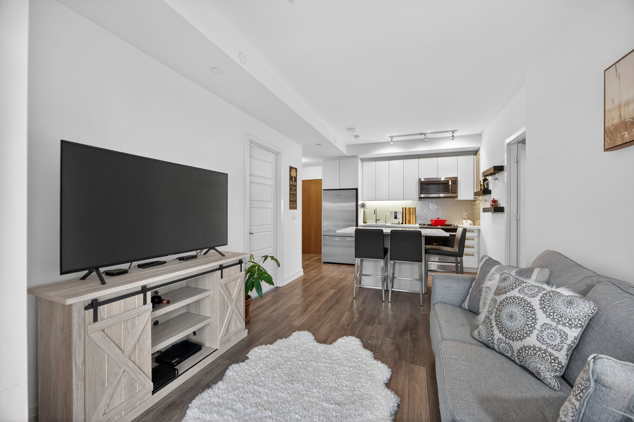 C315-301 Sea Ray Avenue_117