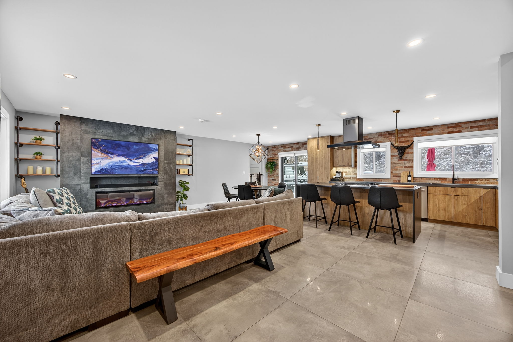 1386 Gilford Road_INT_101