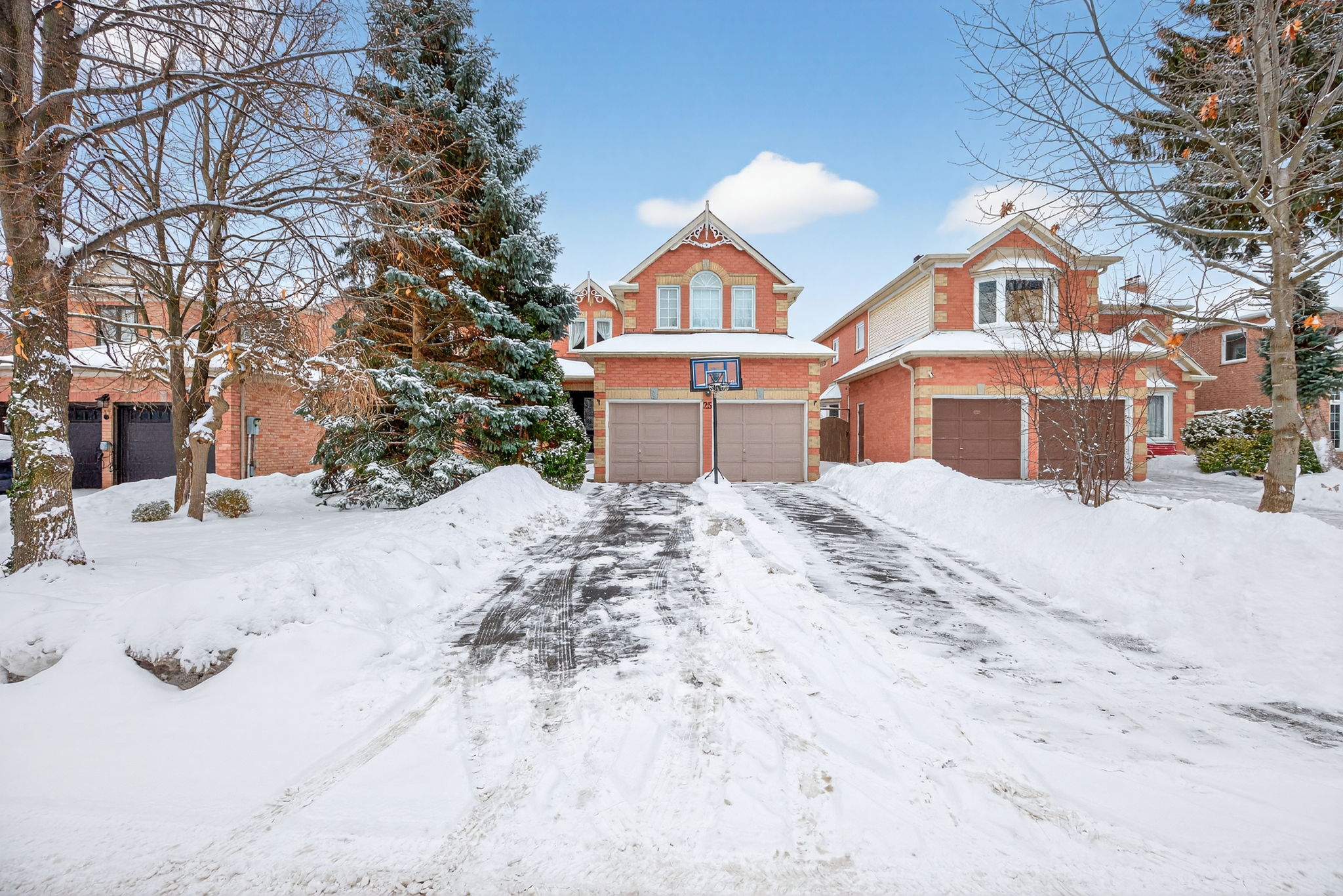 25 Heatherwood Cres, Markham