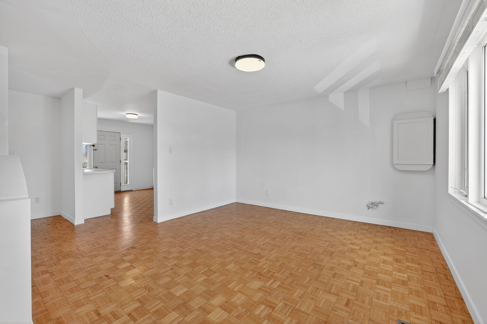 704 Brock Street S_118