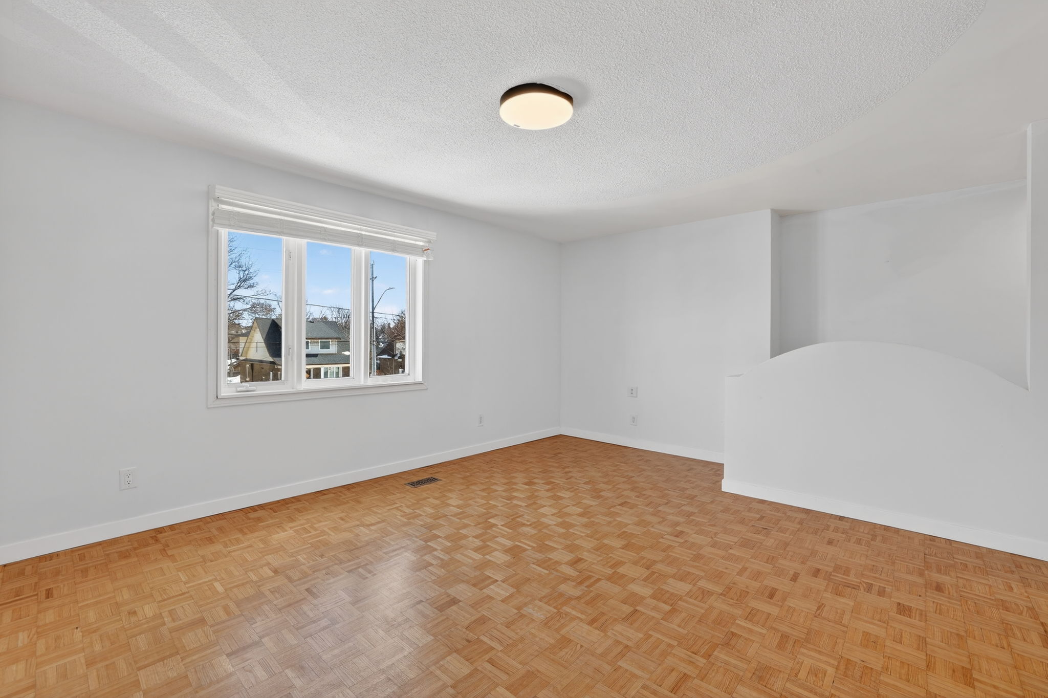 704 Brock Street S_120