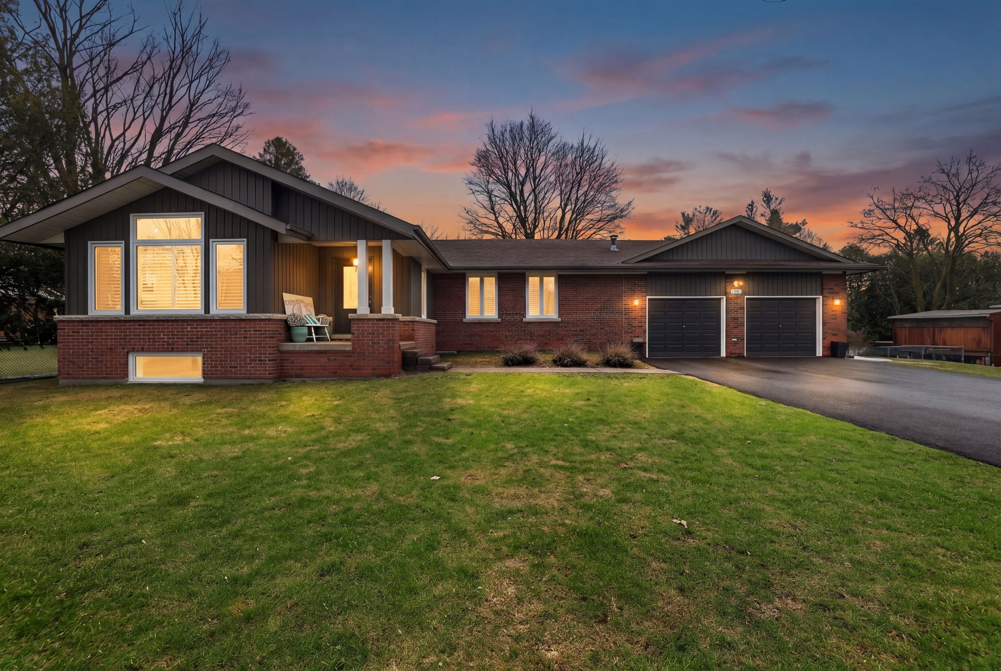 1587 Mount Albert Rd, Sharon