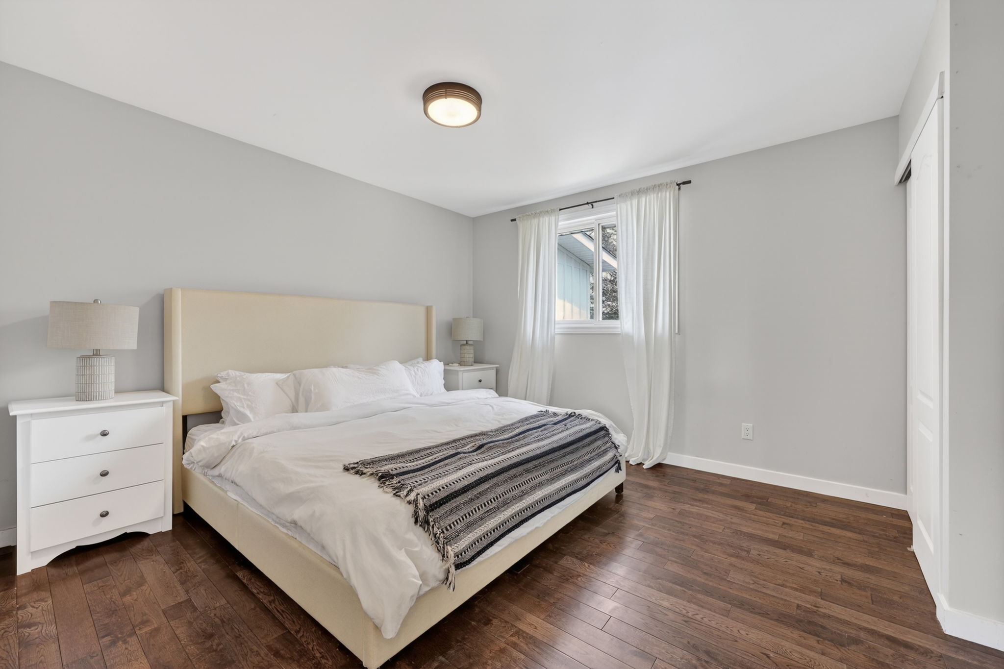 11 Ellen Crescent_INT_113