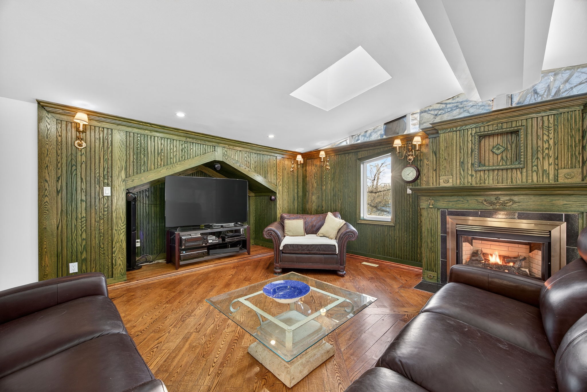 1976 River Road W_120