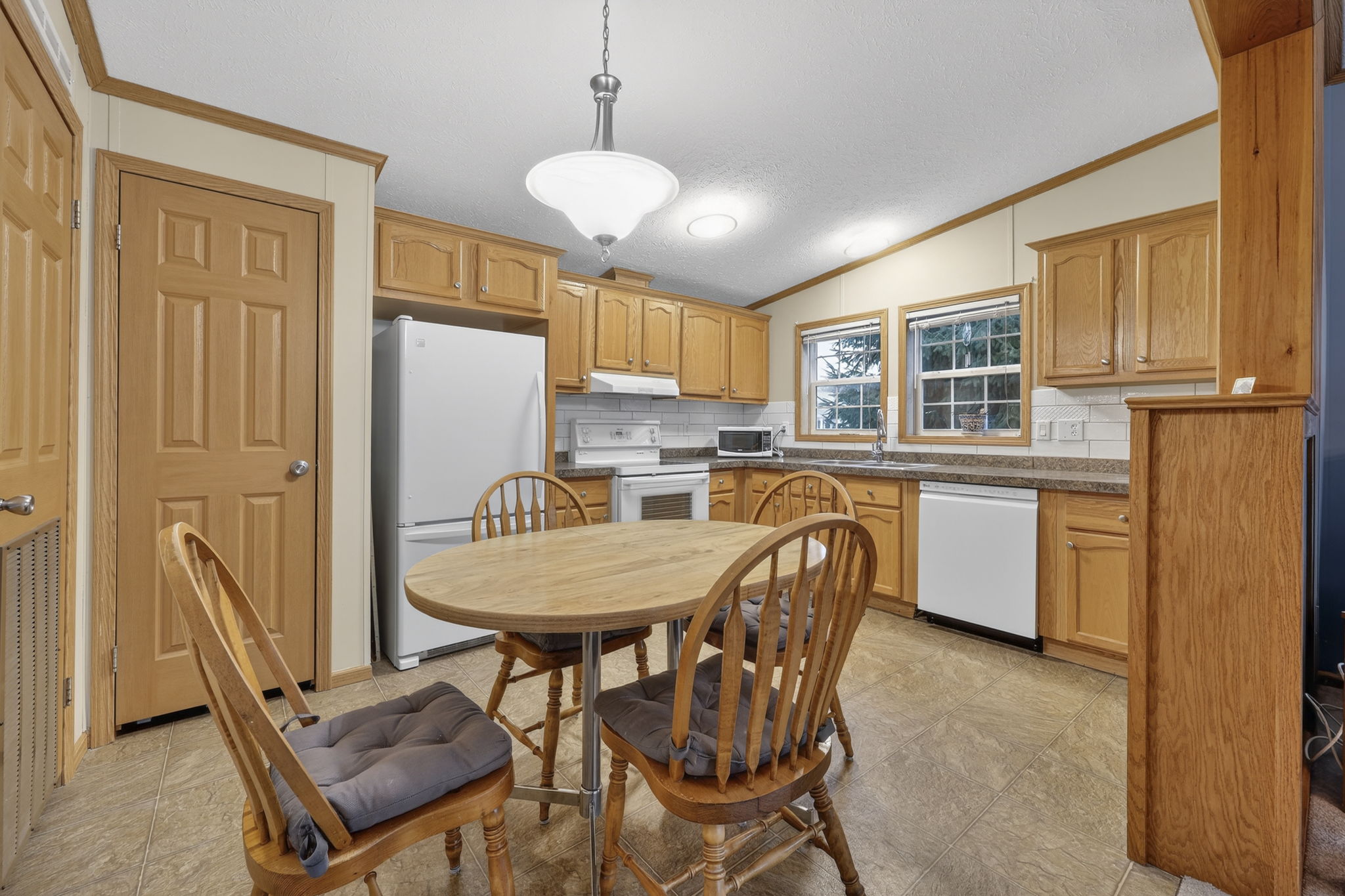 3 Illinois Crescent_112