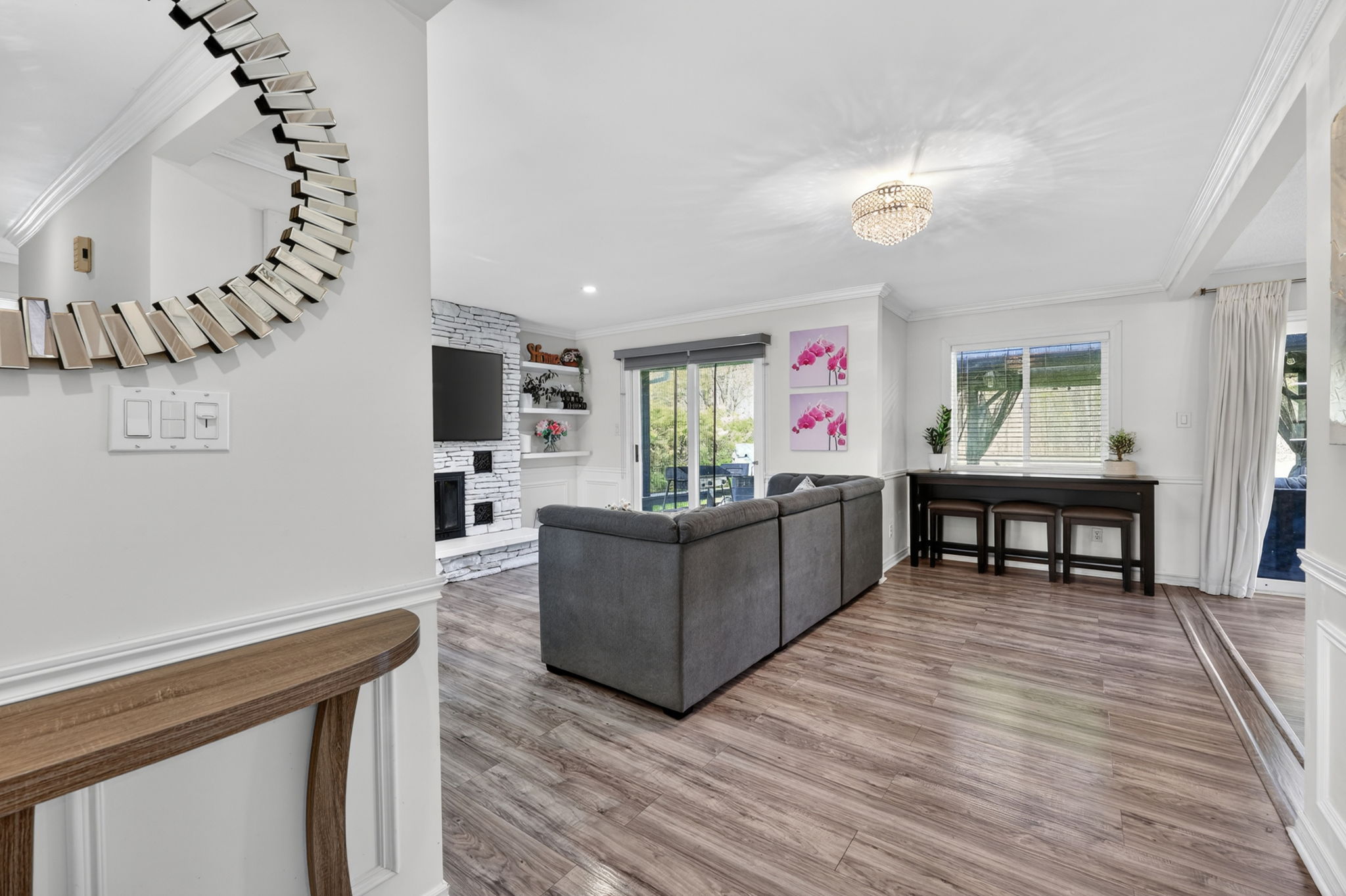 2330 Lakeshore Road E_INT_101