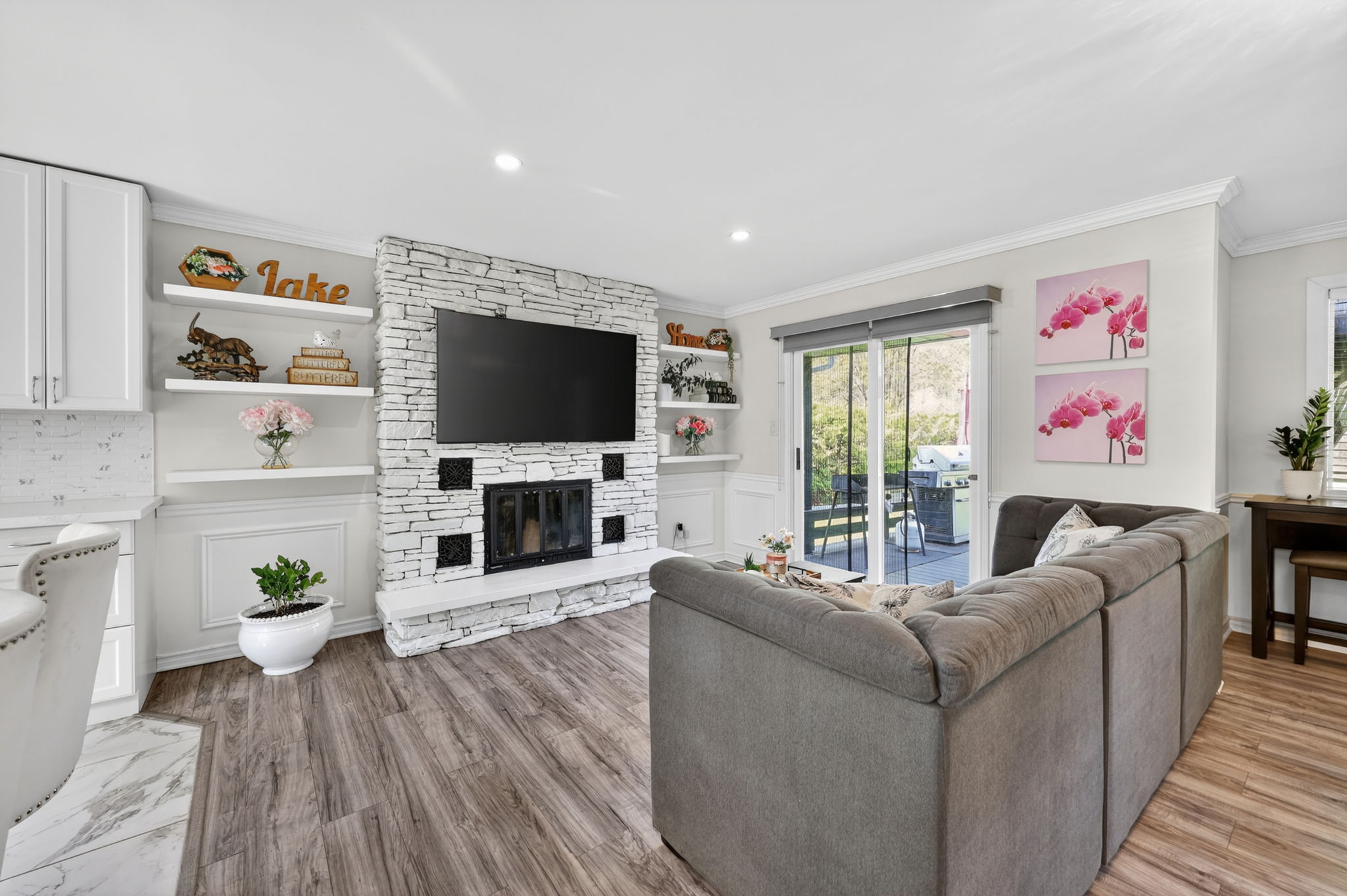 2330 Lakeshore Road E_INT_103