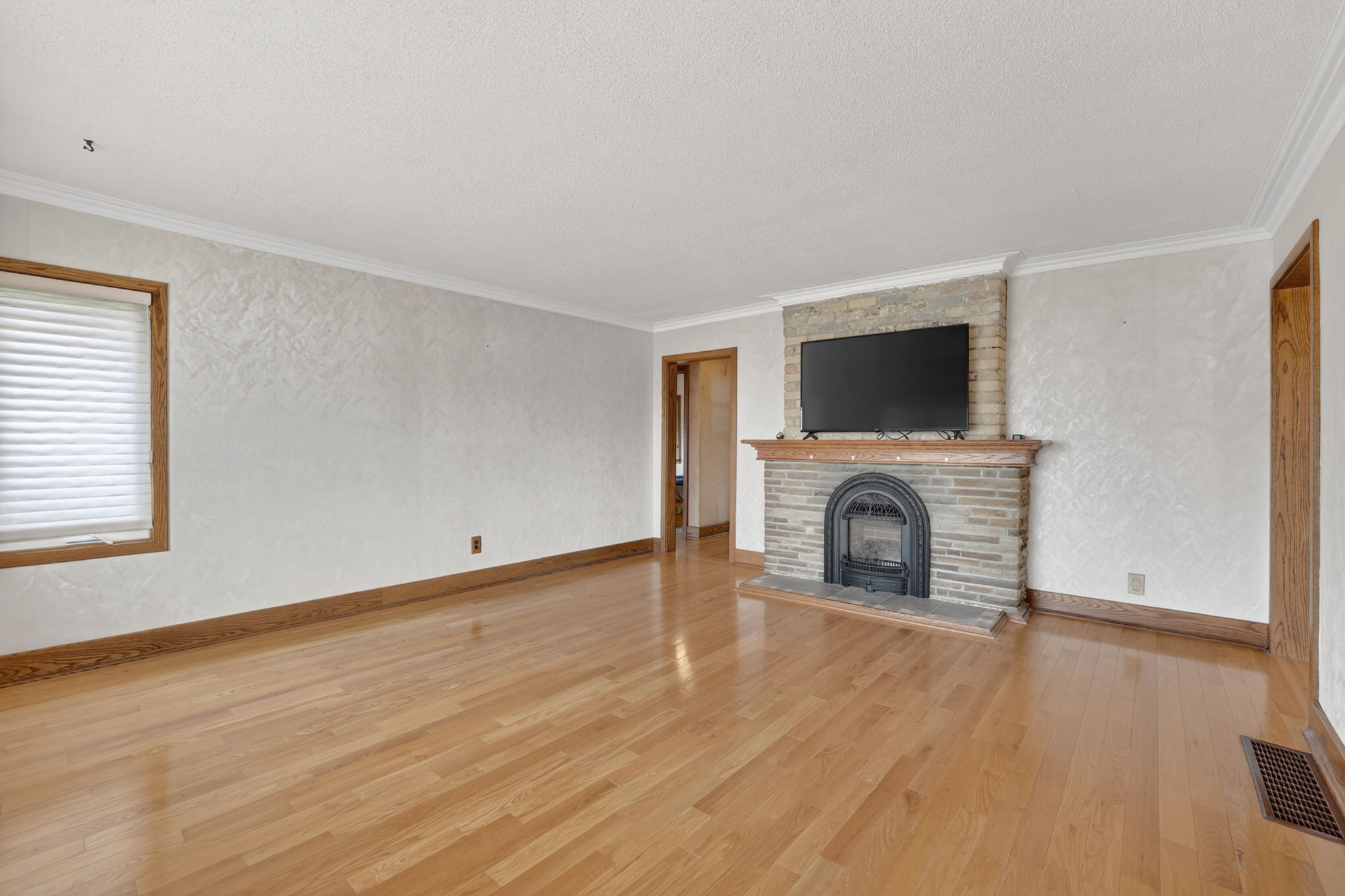 2512 Bloomington Road_112