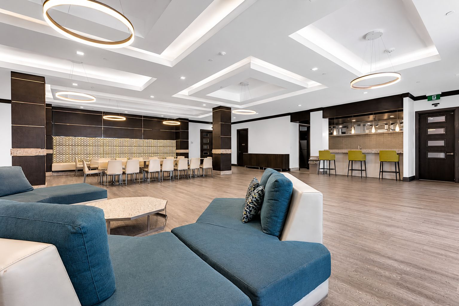 2805-3700 Highway 7 – Photos7