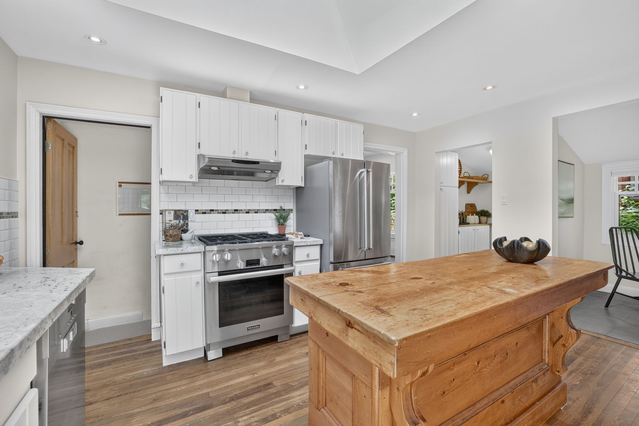 613 Queen Street_136