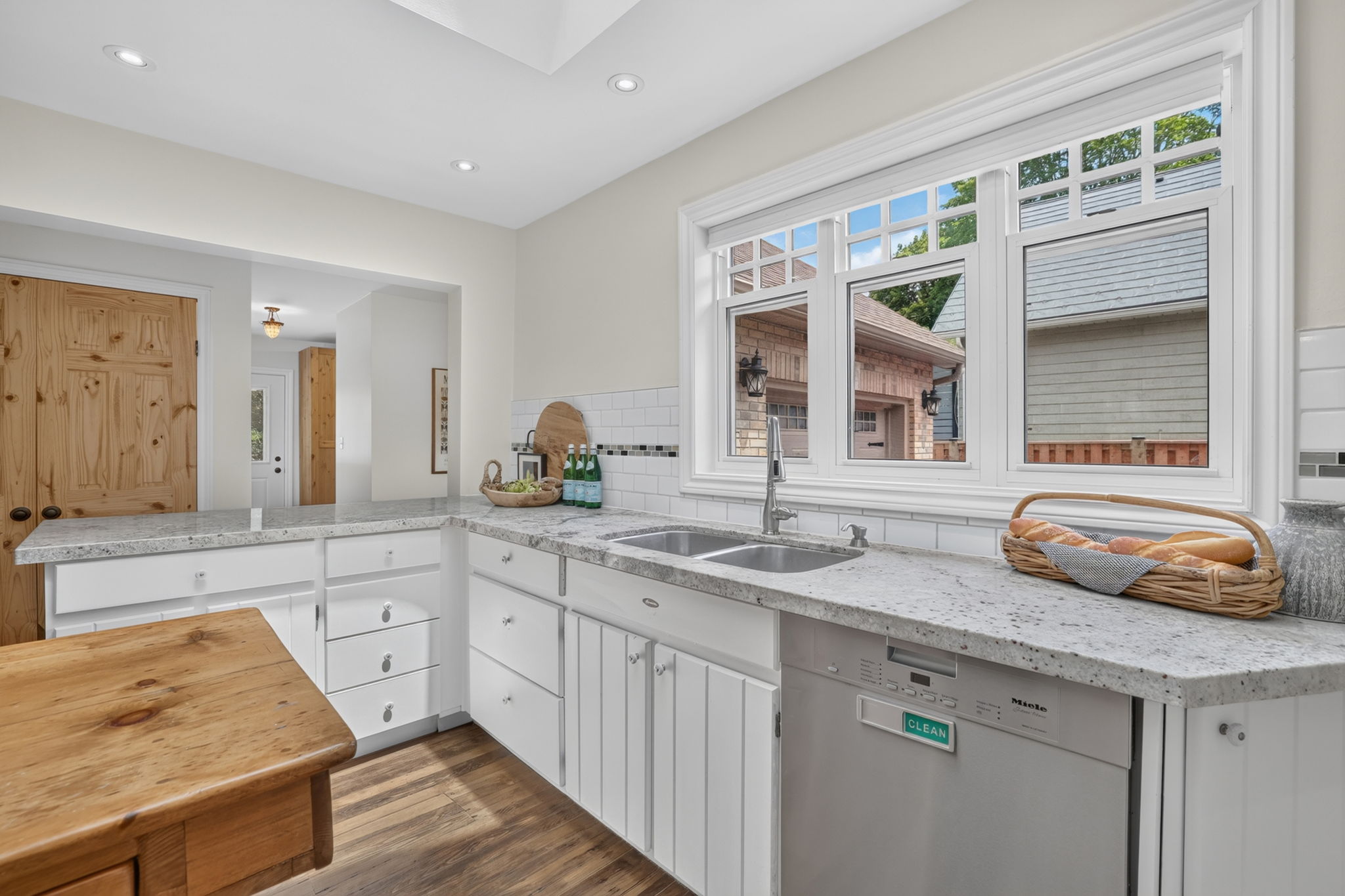 613 Queen Street_139