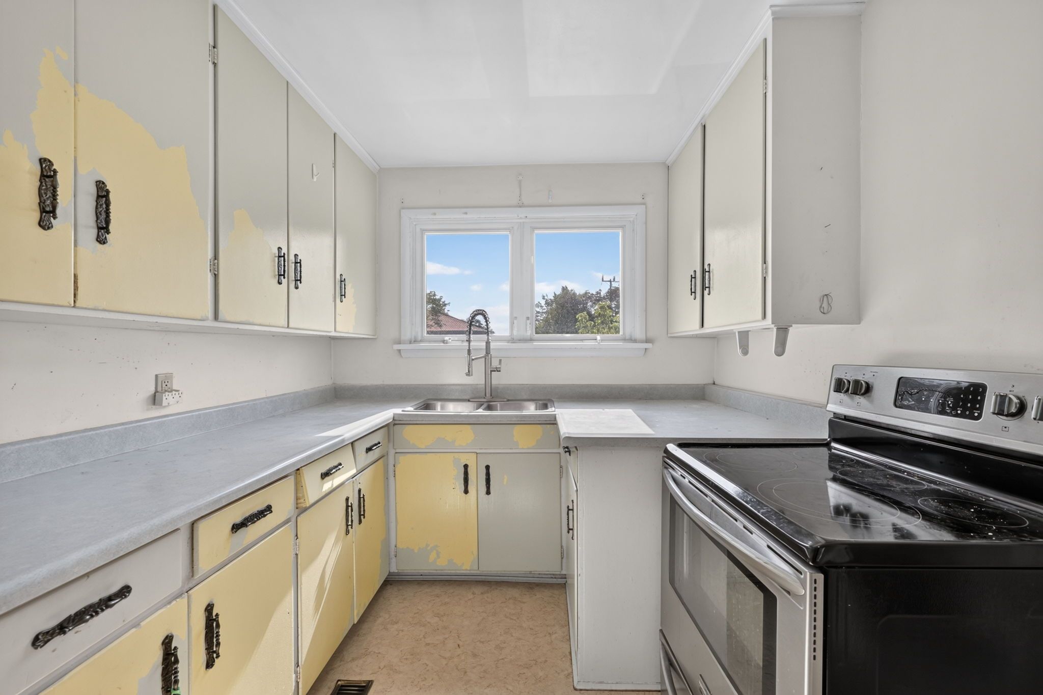 348 Grove St E_123