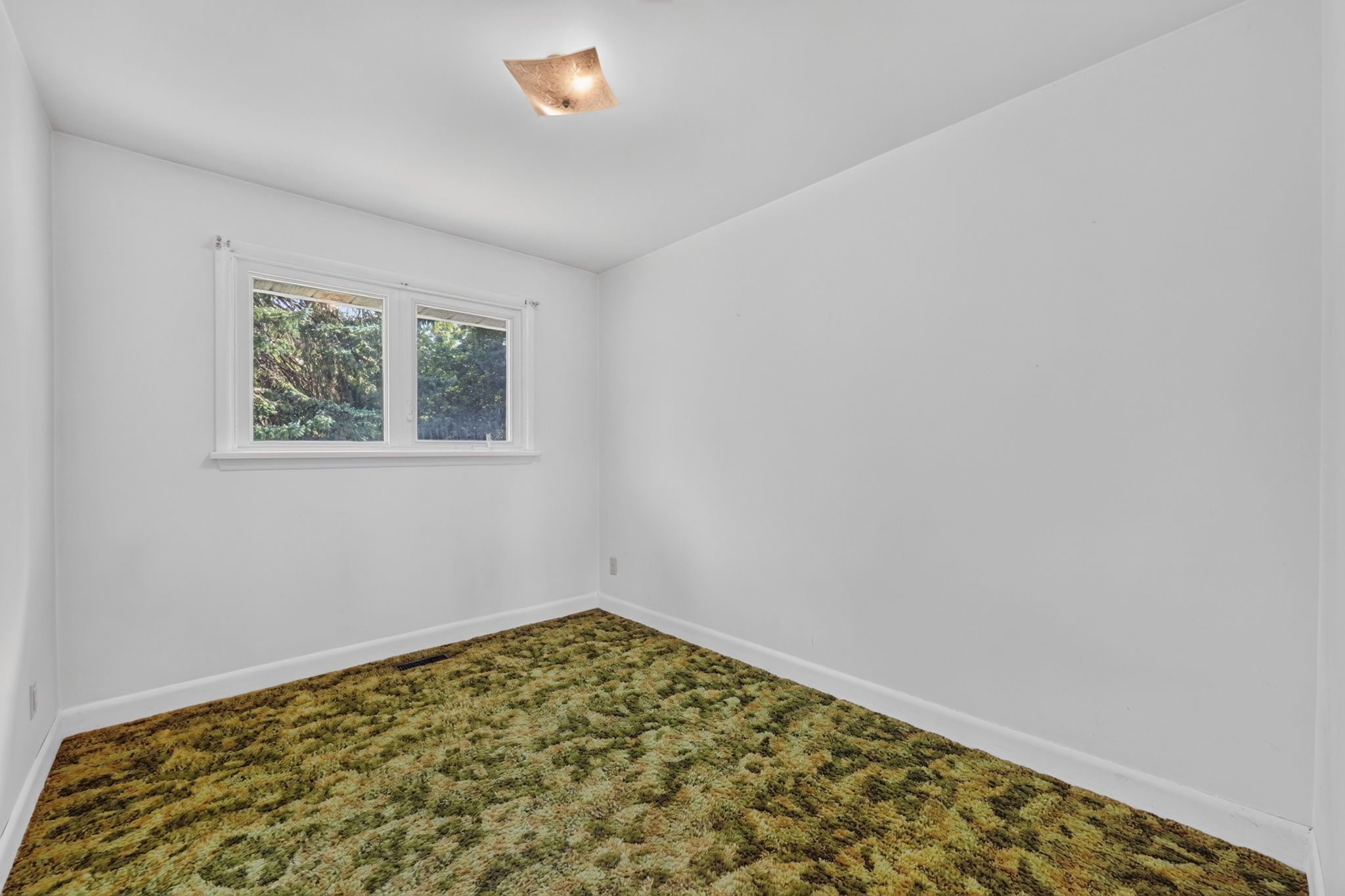 348 Grove St E_129