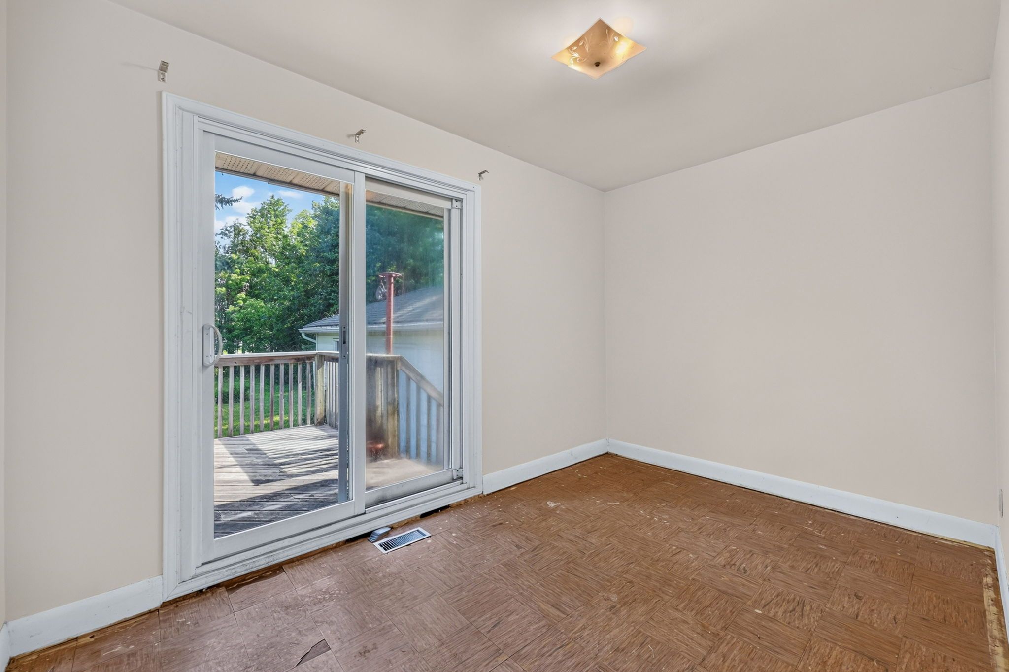 348 Grove St E_131