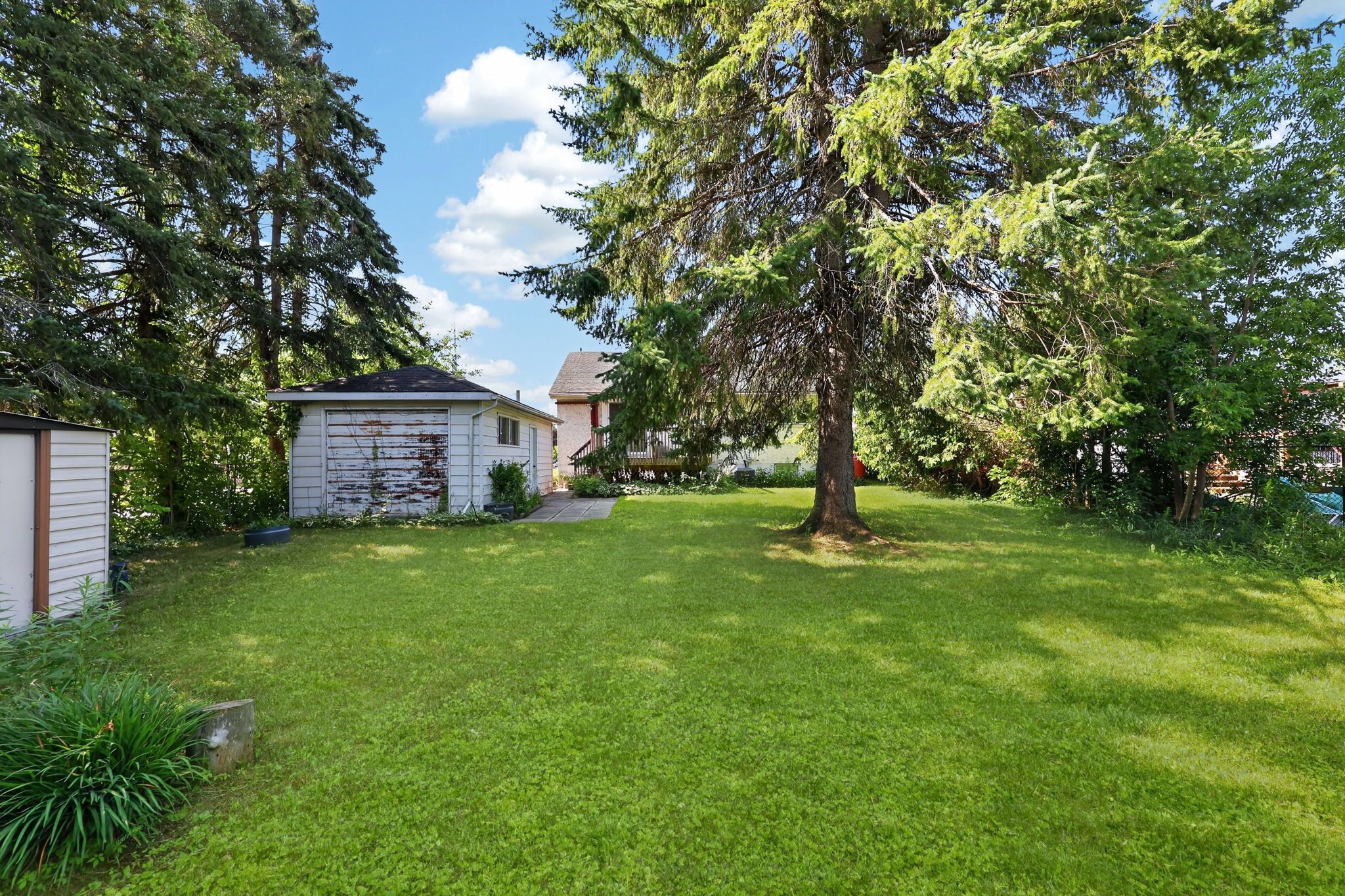 348 Grove St E_145