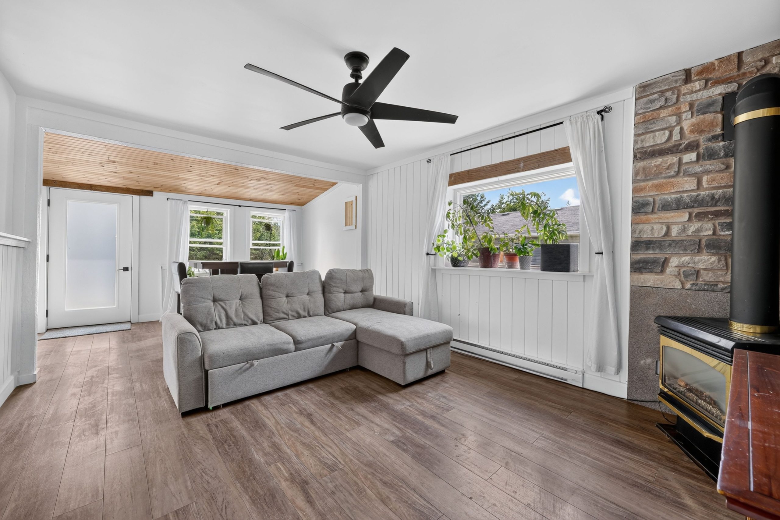 8 Myrtle Avenue_123