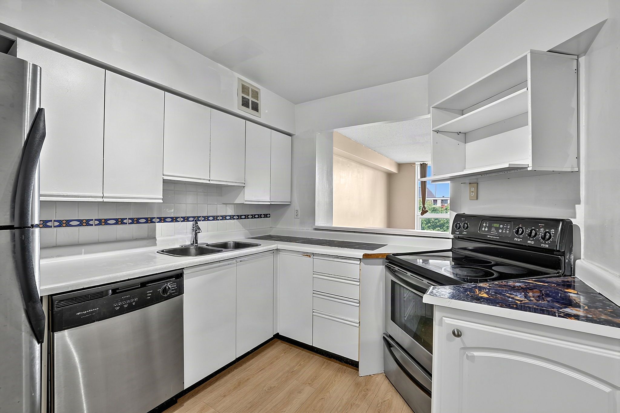 326 Major Mackenzie Drive E 705_126