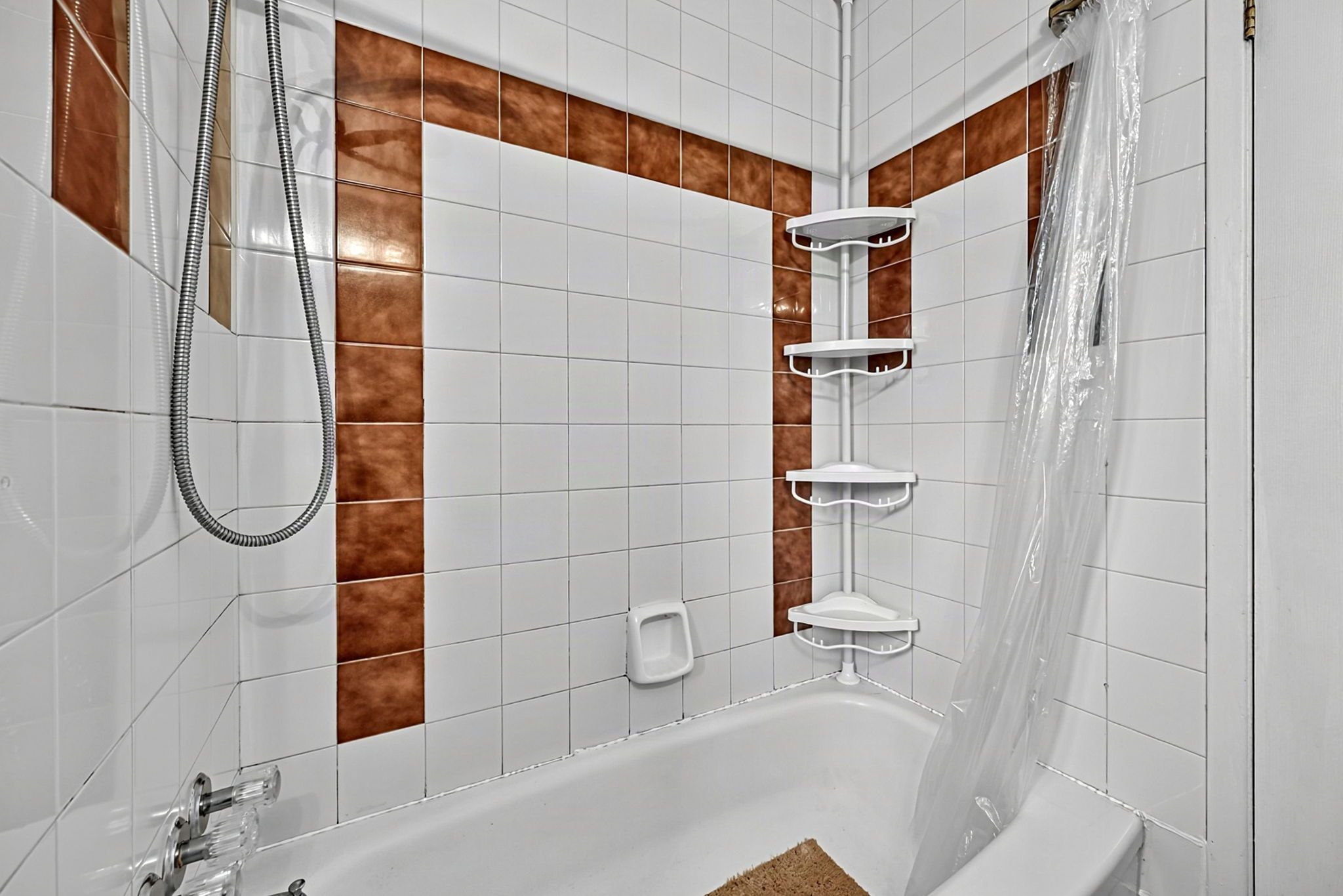 1475 River Road West_120