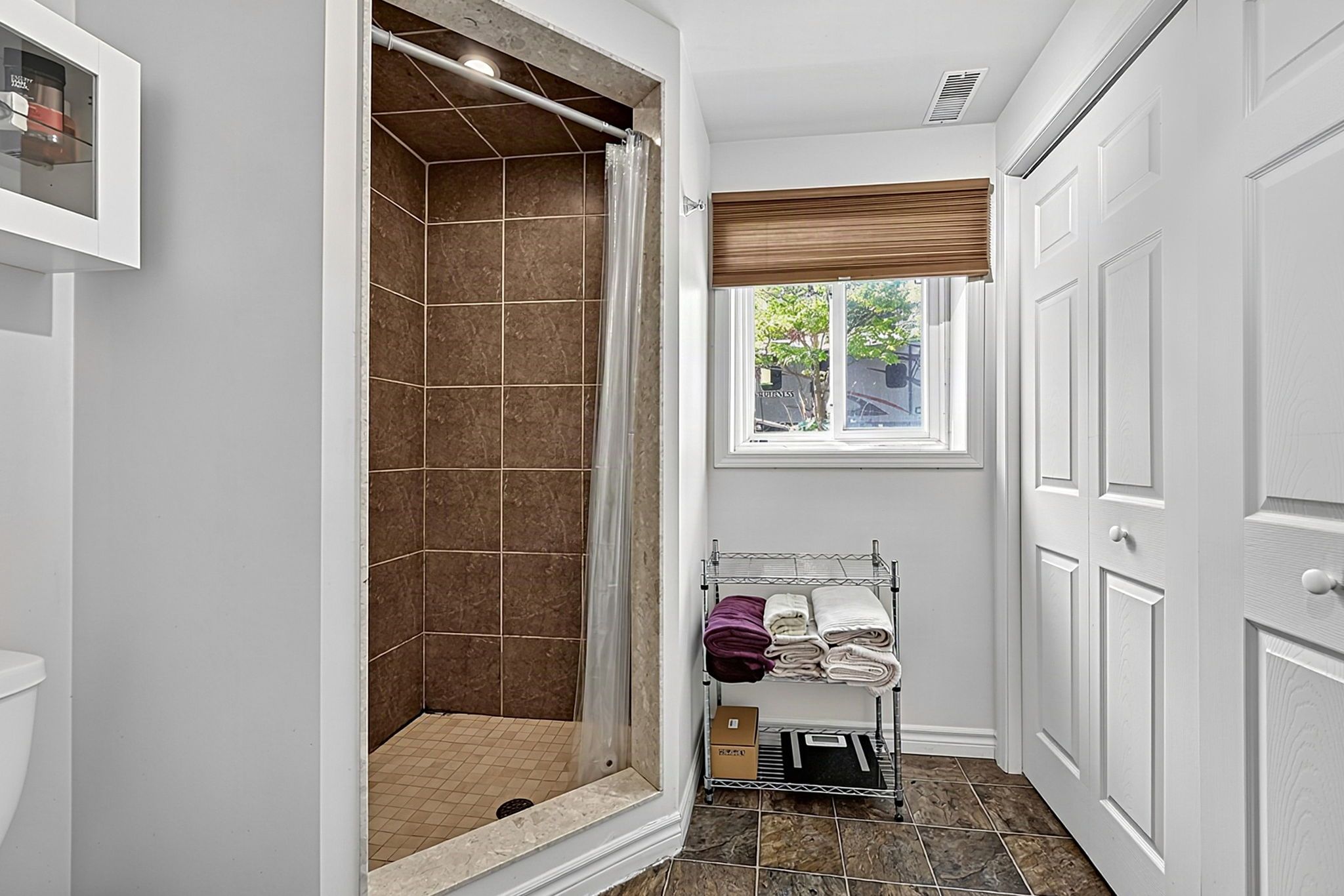 1475 River Road West_131