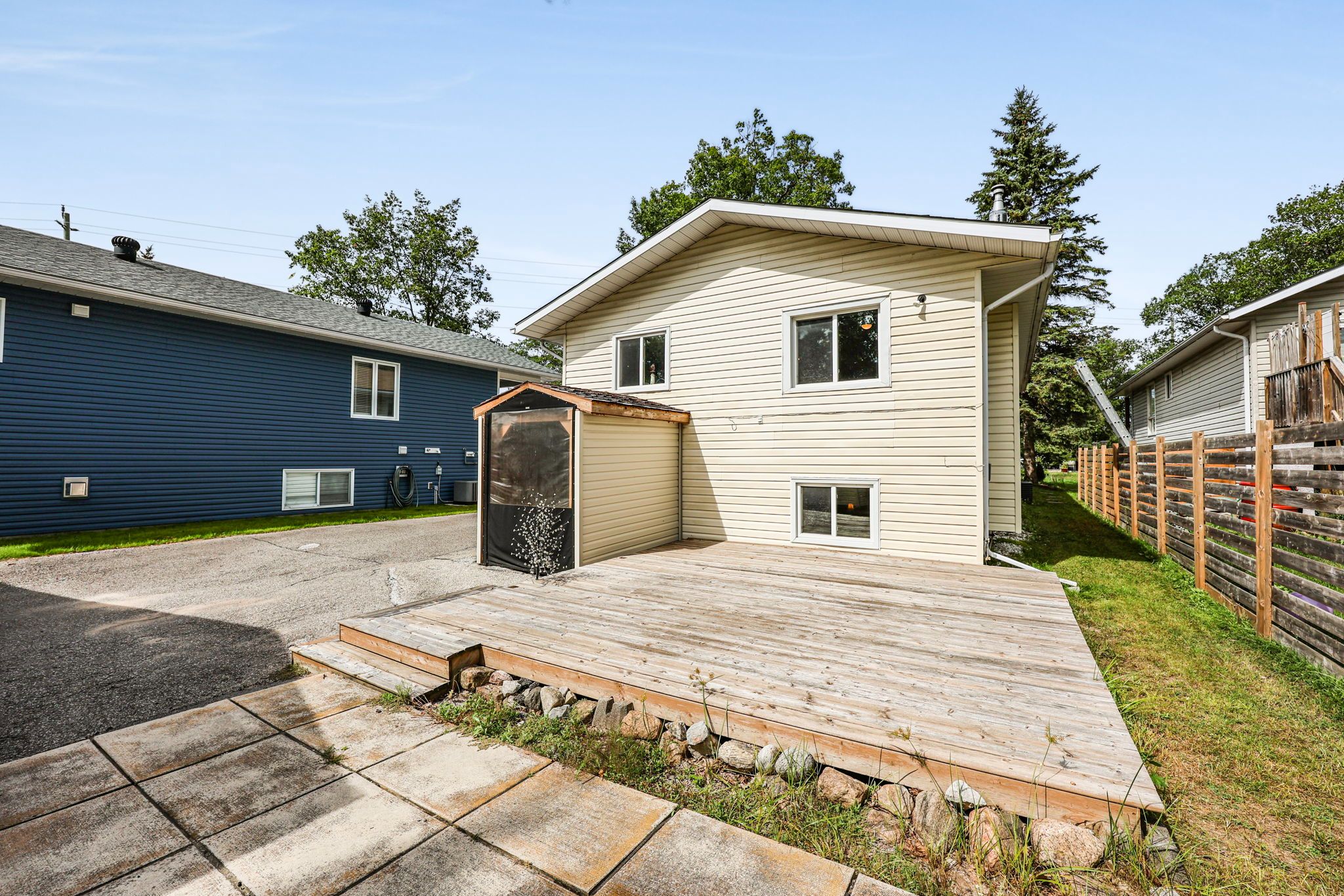 1475 River Road West_135