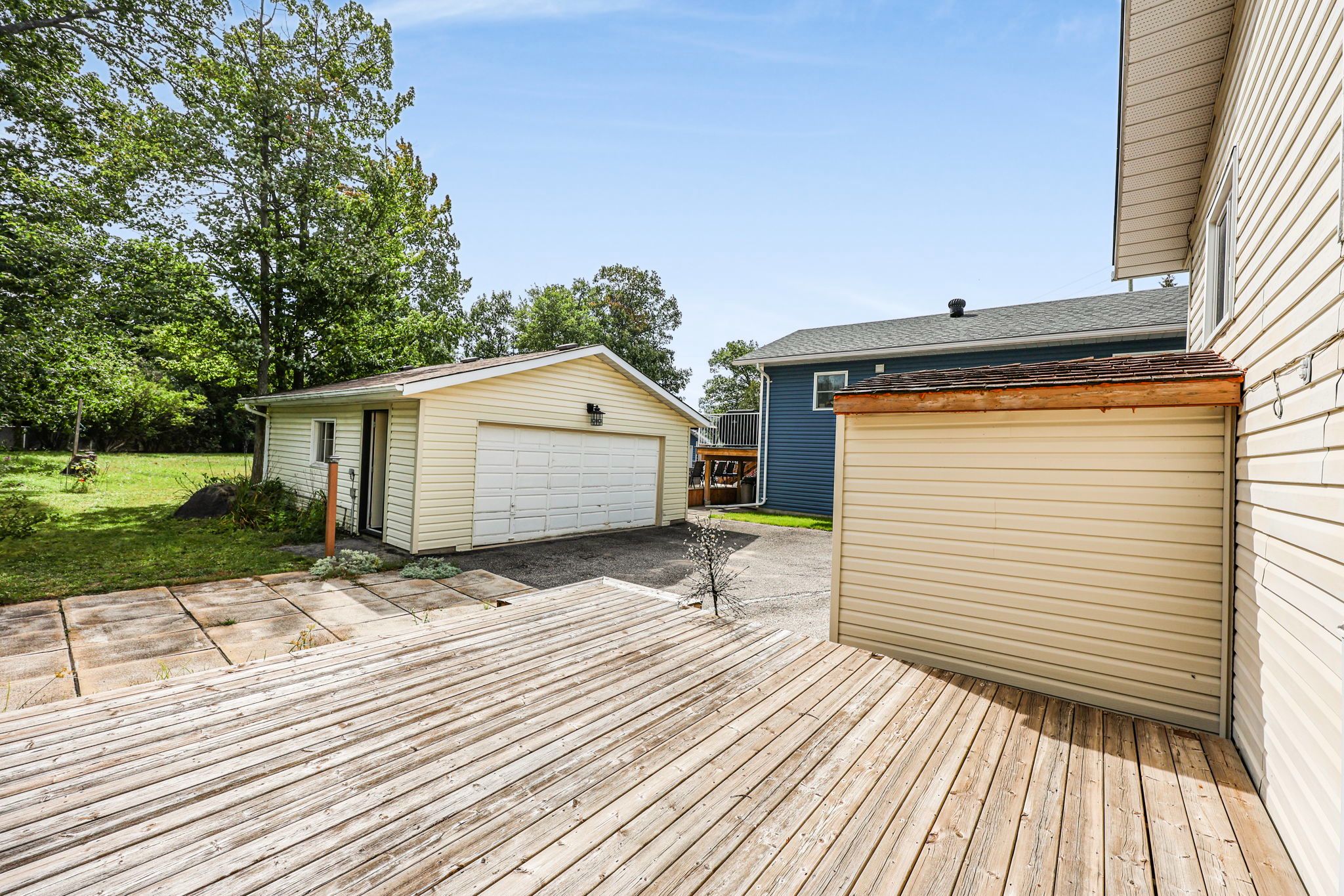 1475 River Road West_136