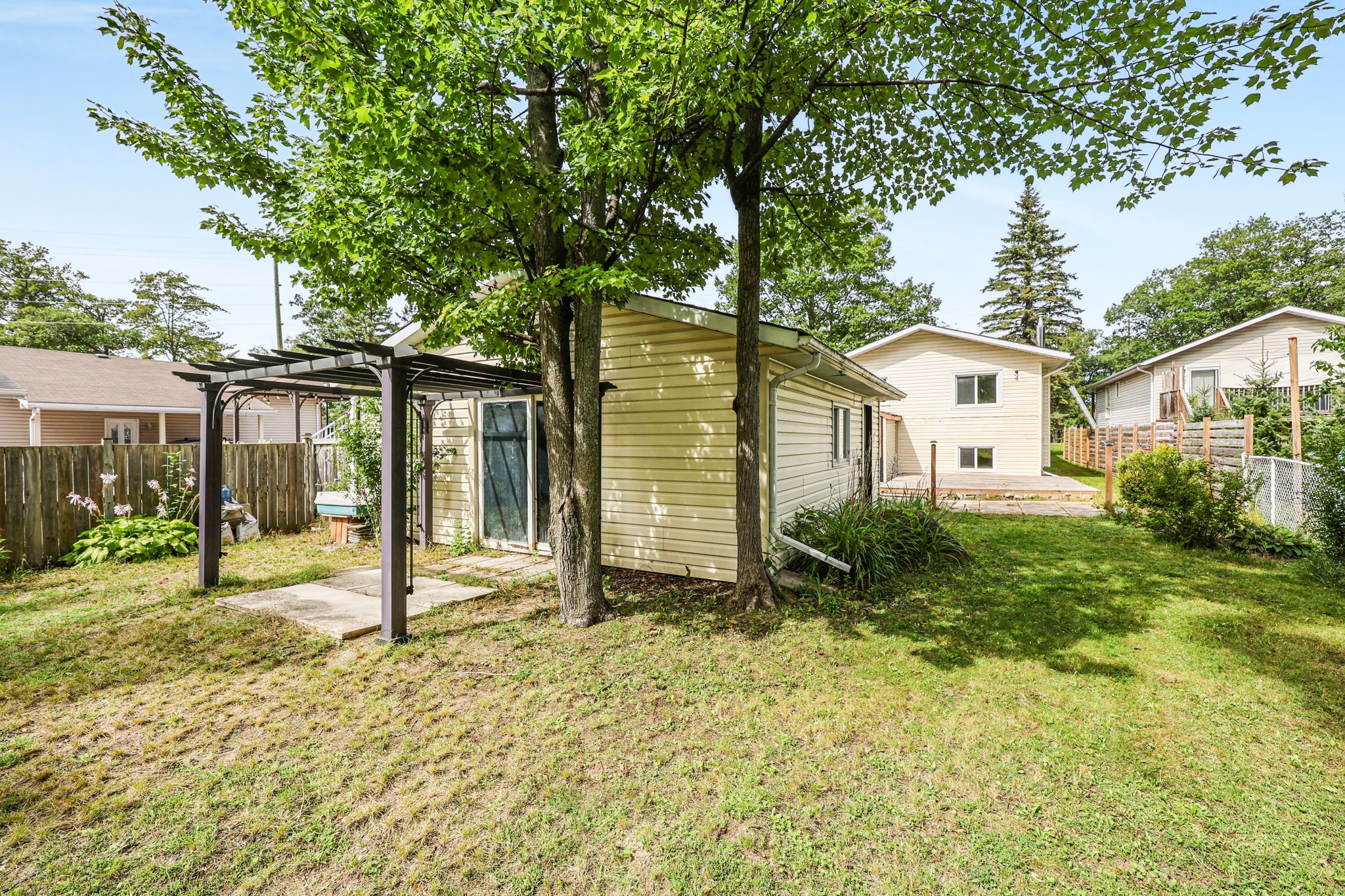1475 River Road West_143