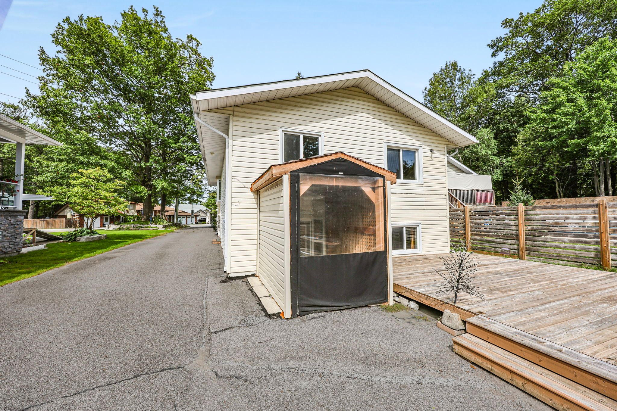 1475 River Road West_145