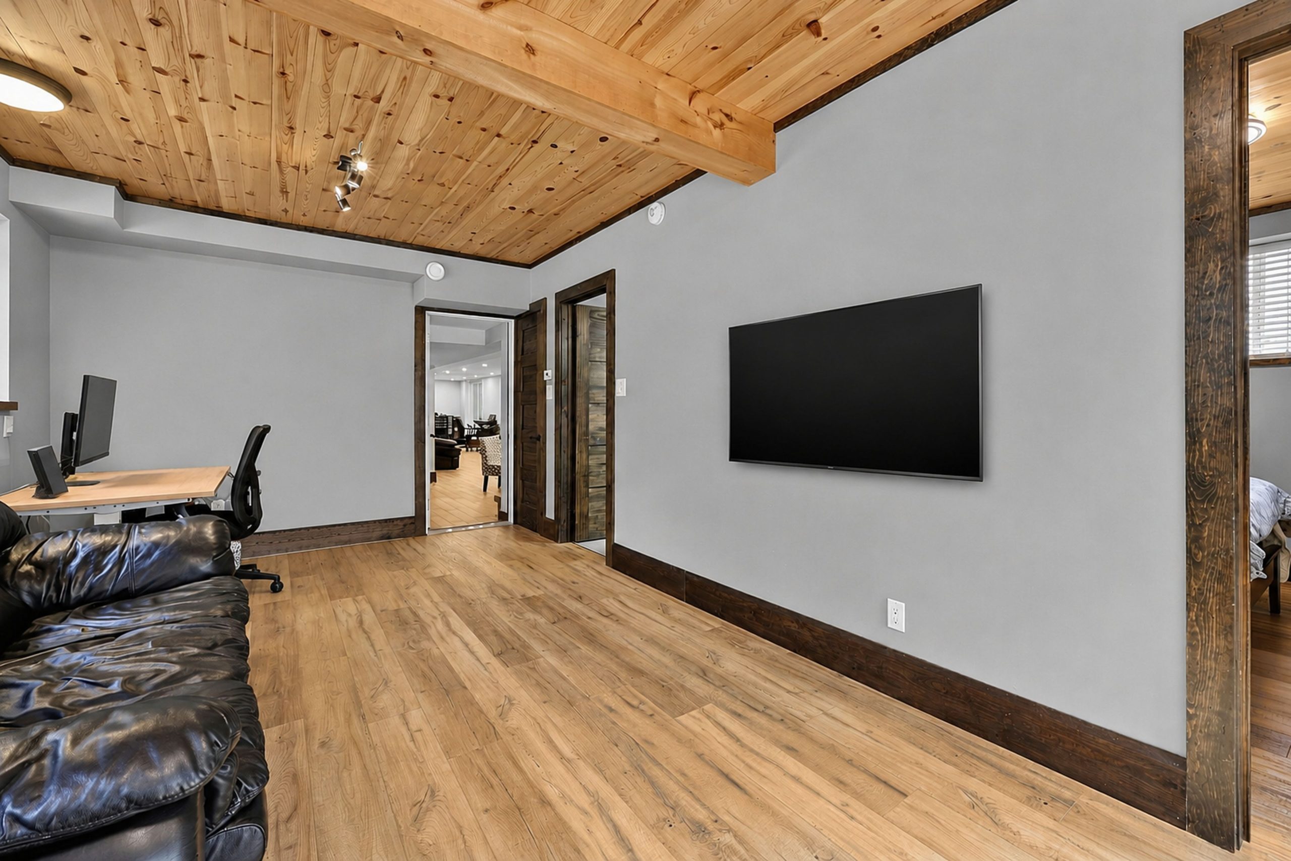 1507_Hendrie_Road_52