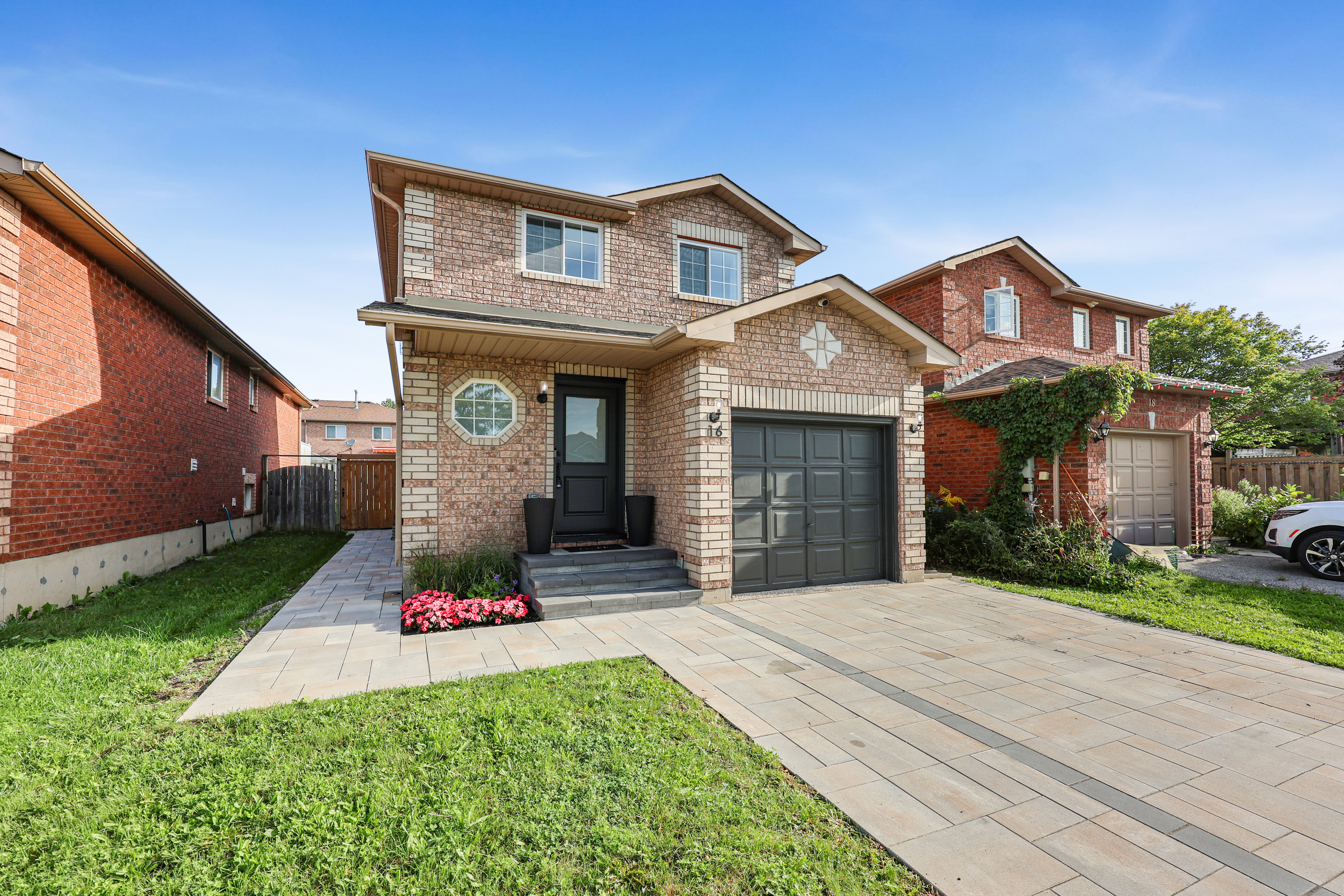 16 Buggs Gate, Barrie