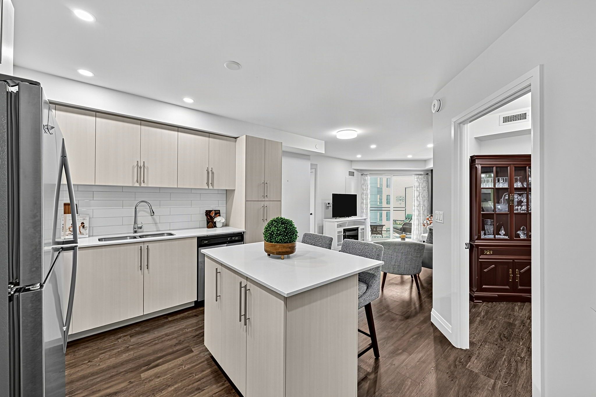 819 – 58 Lakeside Terrace_110