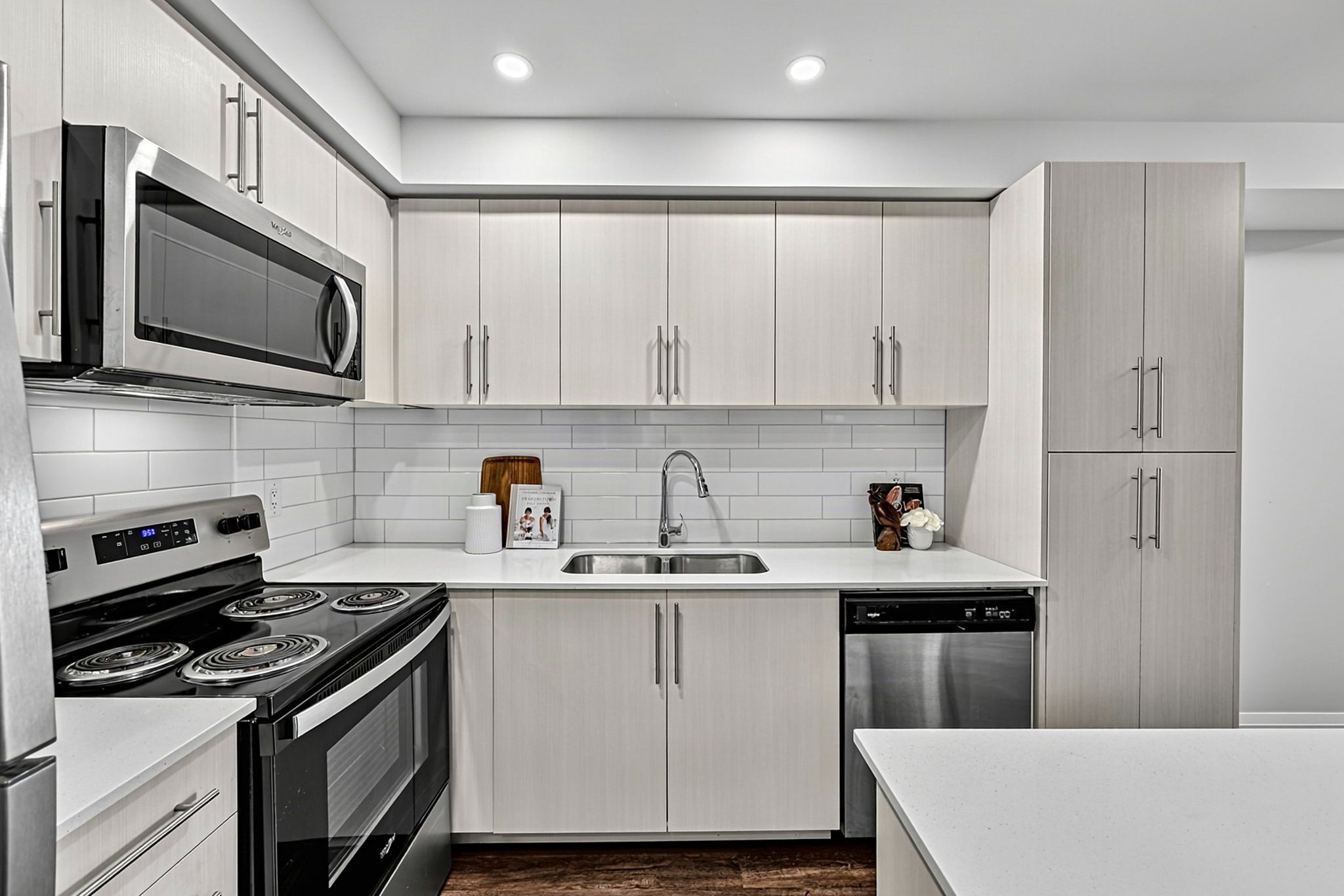 819 – 58 Lakeside Terrace_113