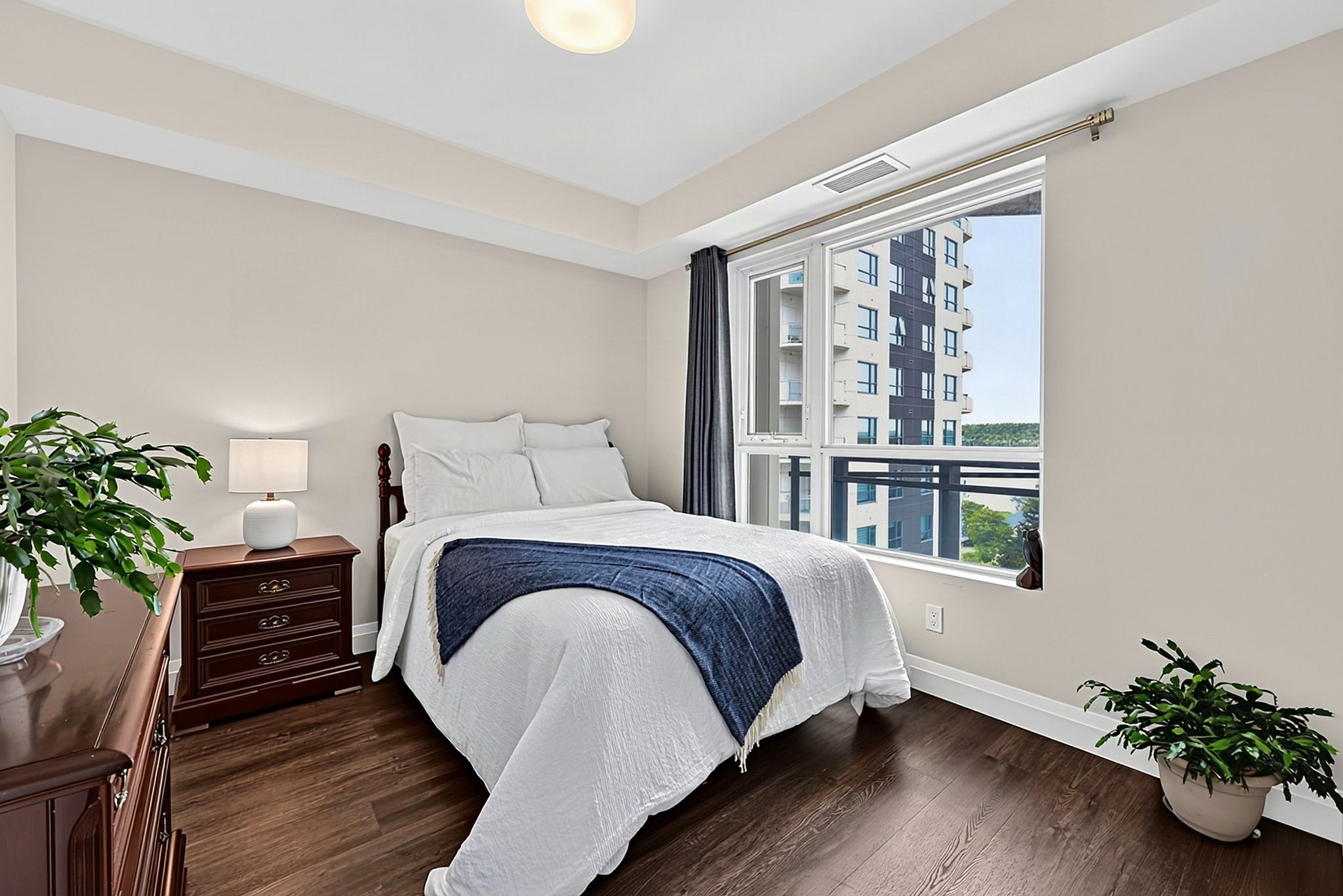 819 – 58 Lakeside Terrace_127
